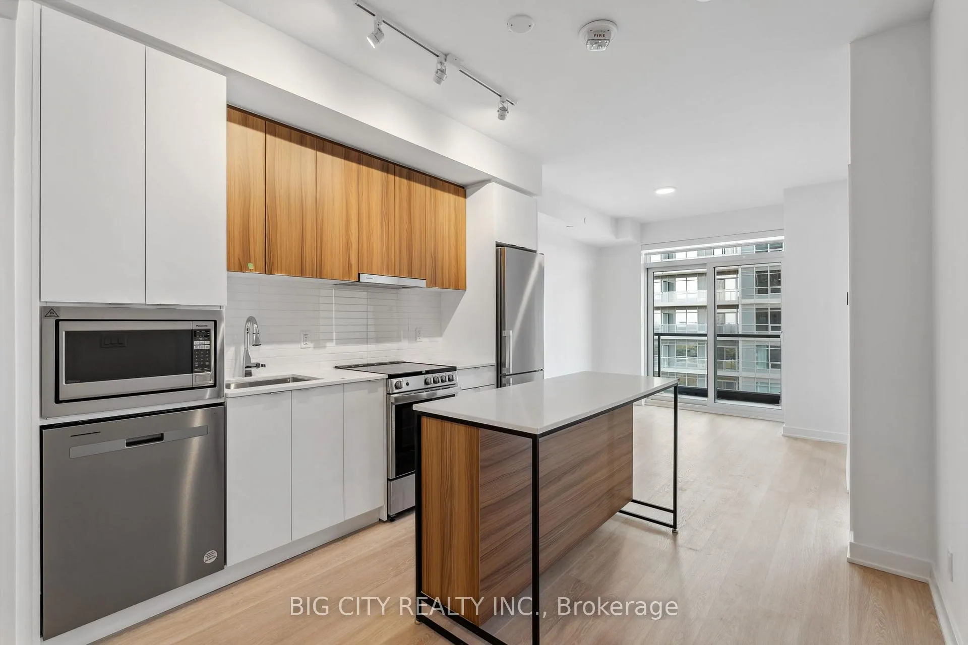 Photo 2 of Unit 1508, 30 Upper Mall Way, Vaughan, Brownridge — HOMEH
