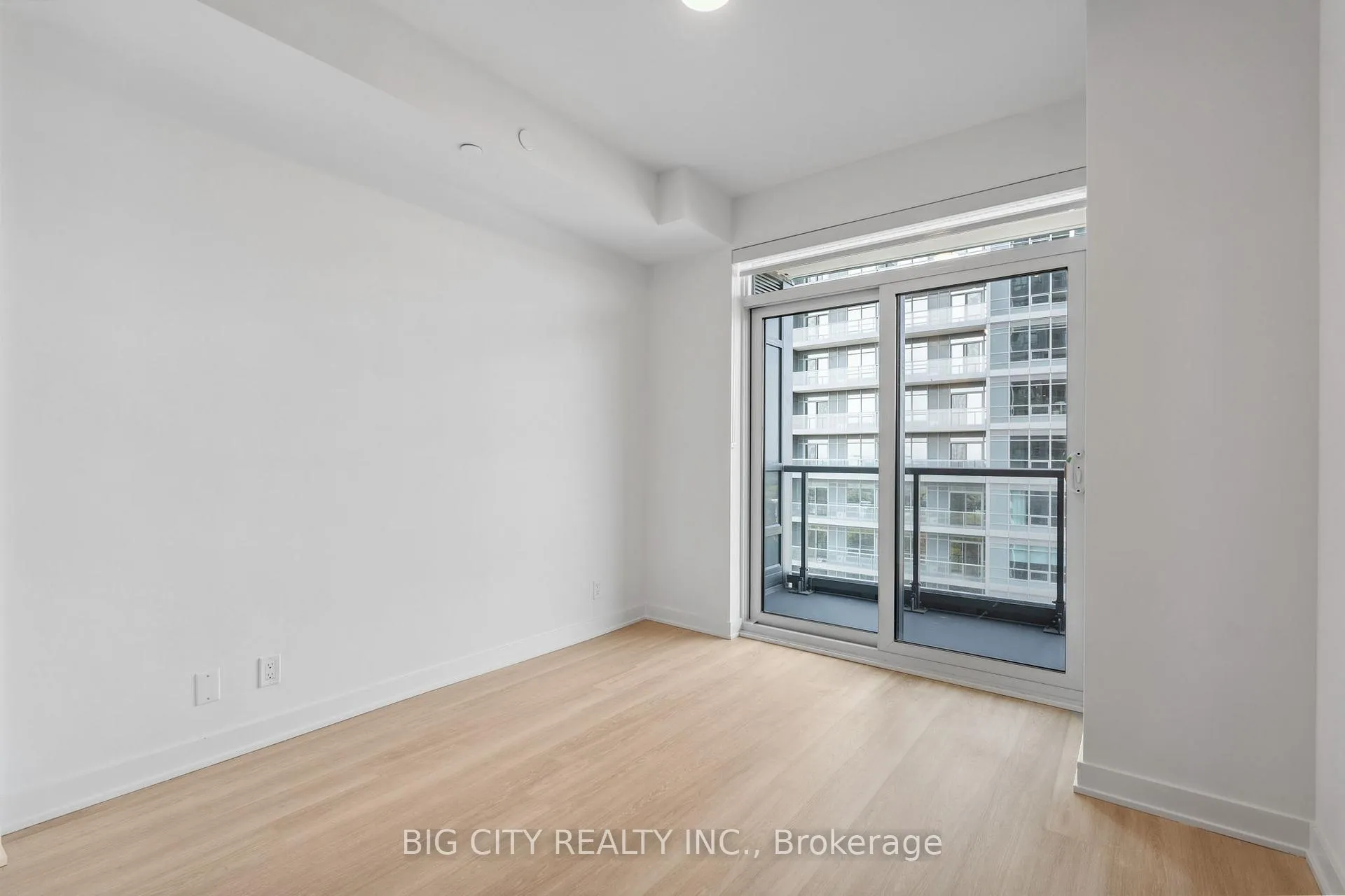 Photo 4 of Unit 1508, 30 Upper Mall Way, Vaughan, Brownridge — HOMEH