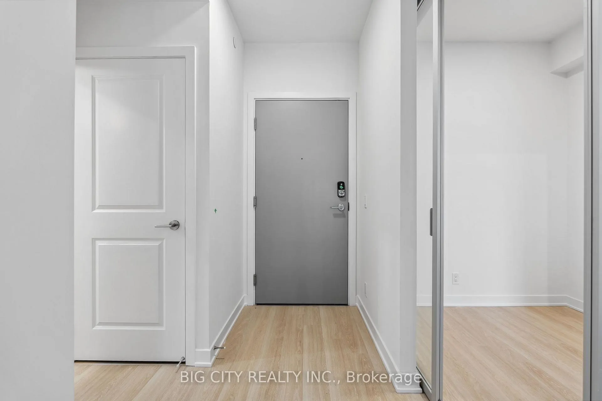 Photo 5 of Unit 1508, 30 Upper Mall Way, Vaughan, Brownridge — HOMEH