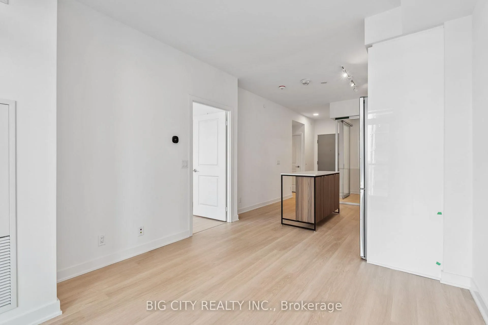 Photo 11 of Unit 1508, 30 Upper Mall Way, Vaughan, Brownridge — HOMEH