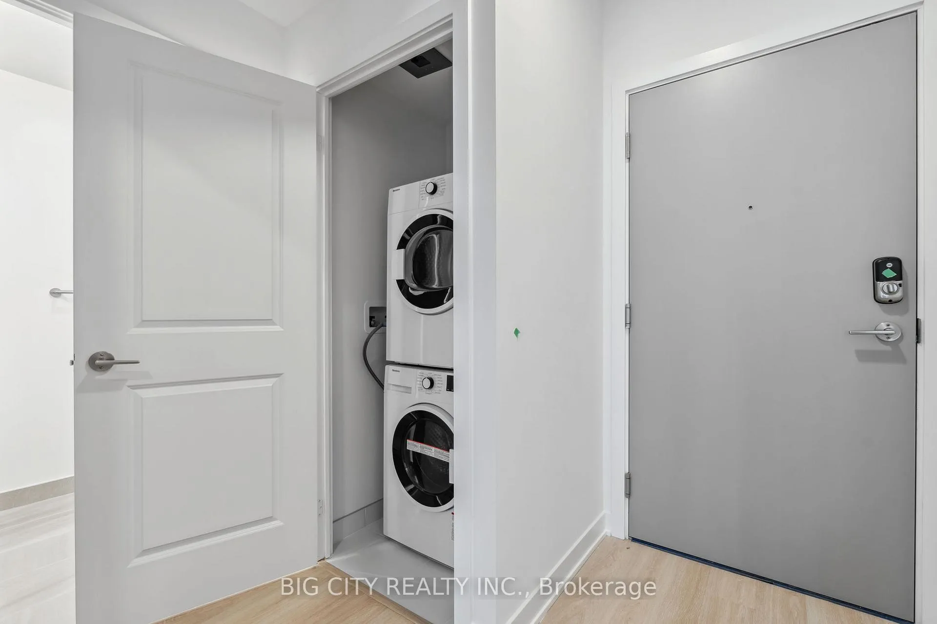 Photo 24 of Unit 1508, 30 Upper Mall Way, Vaughan, Brownridge — HOMEH