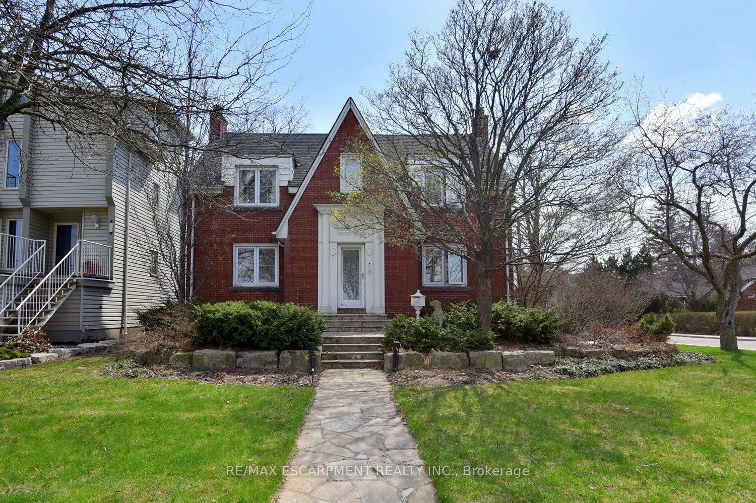 Front of 200 Concession Street