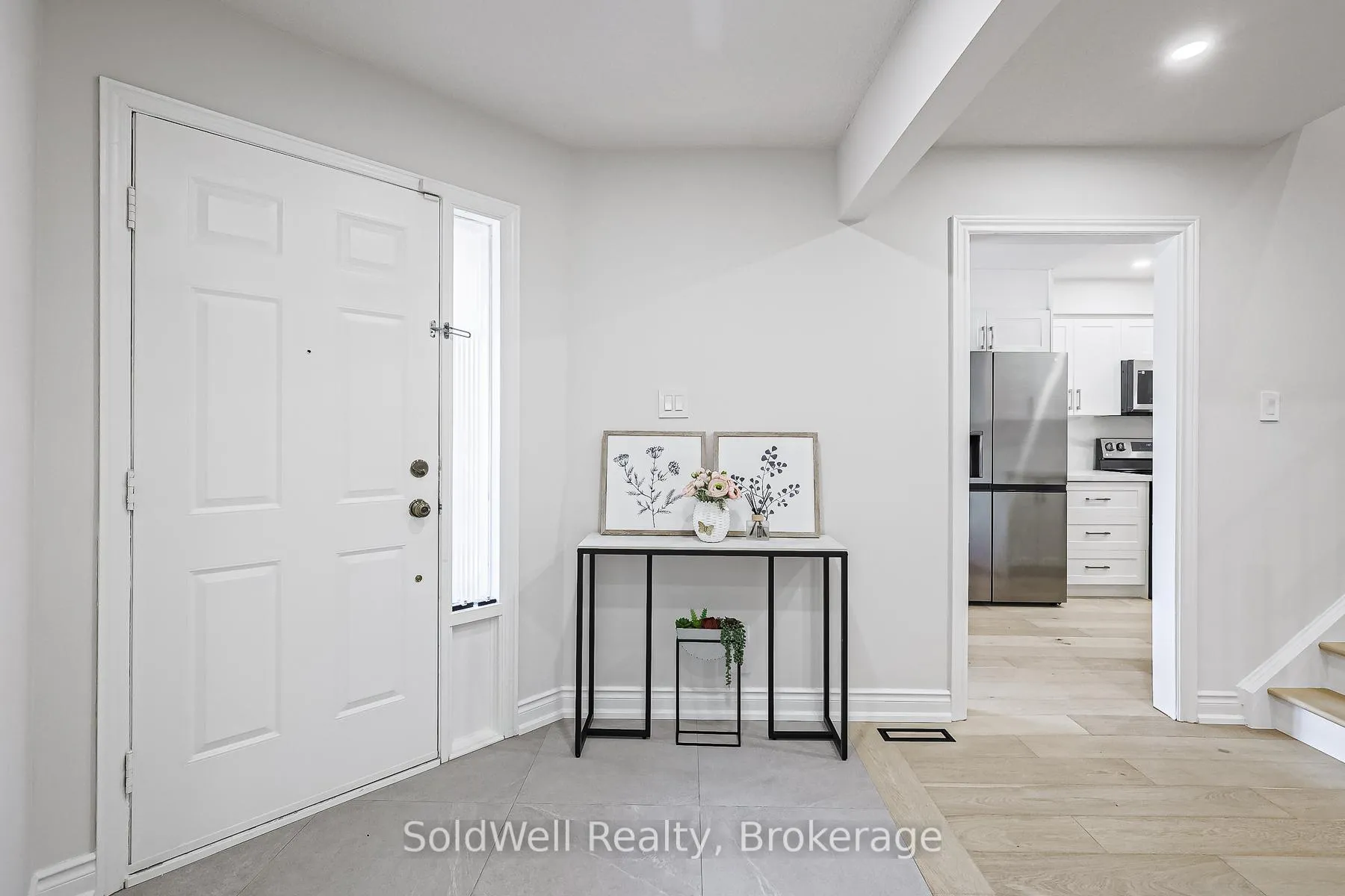Photo 3 of 160 Charles Street, Vaughan, Crestwood-Springfarm-Yorkhill — HOMEH