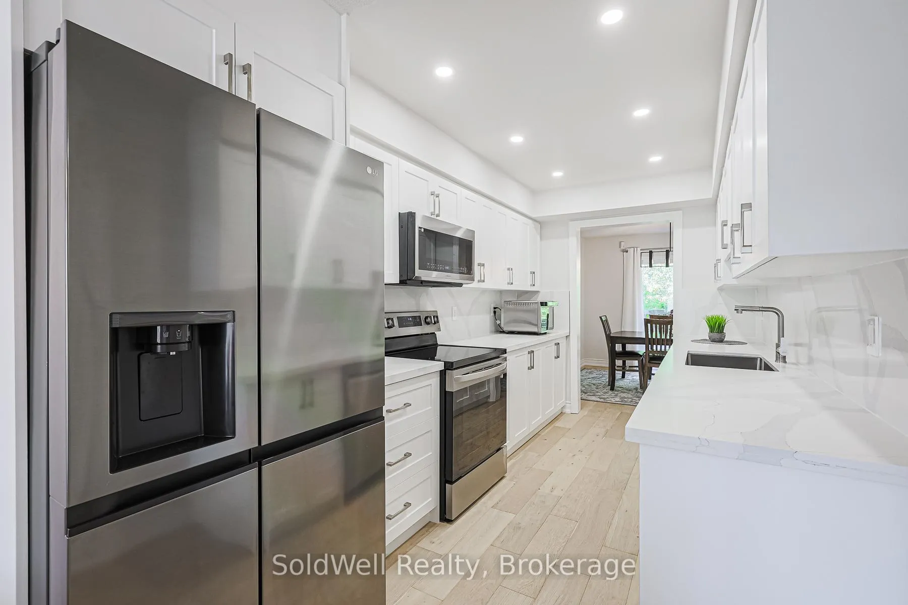 Photo 10 of 160 Charles Street, Vaughan, Crestwood-Springfarm-Yorkhill — HOMEH