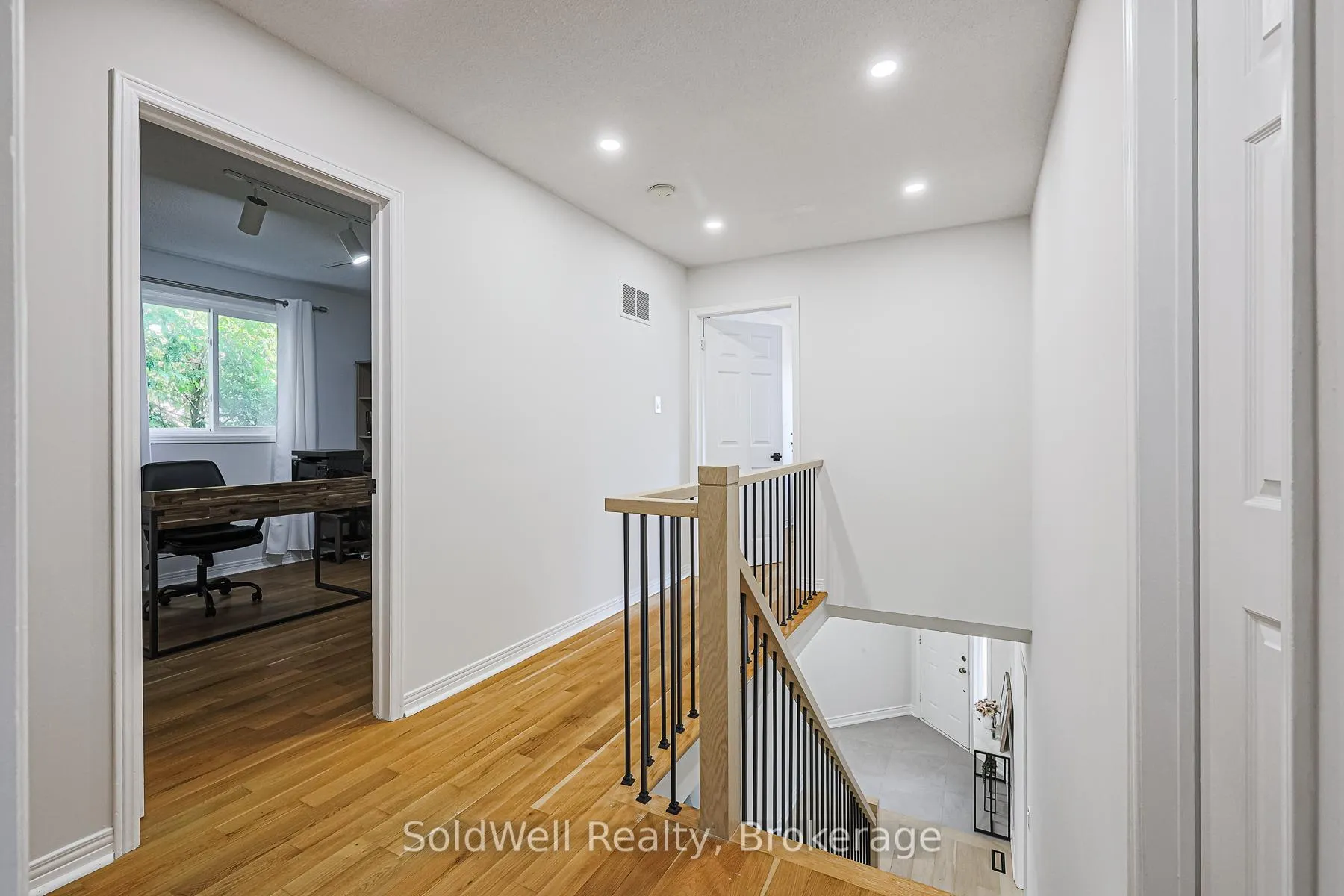 Photo 17 of 160 Charles Street, Vaughan, Crestwood-Springfarm-Yorkhill — HOMEH