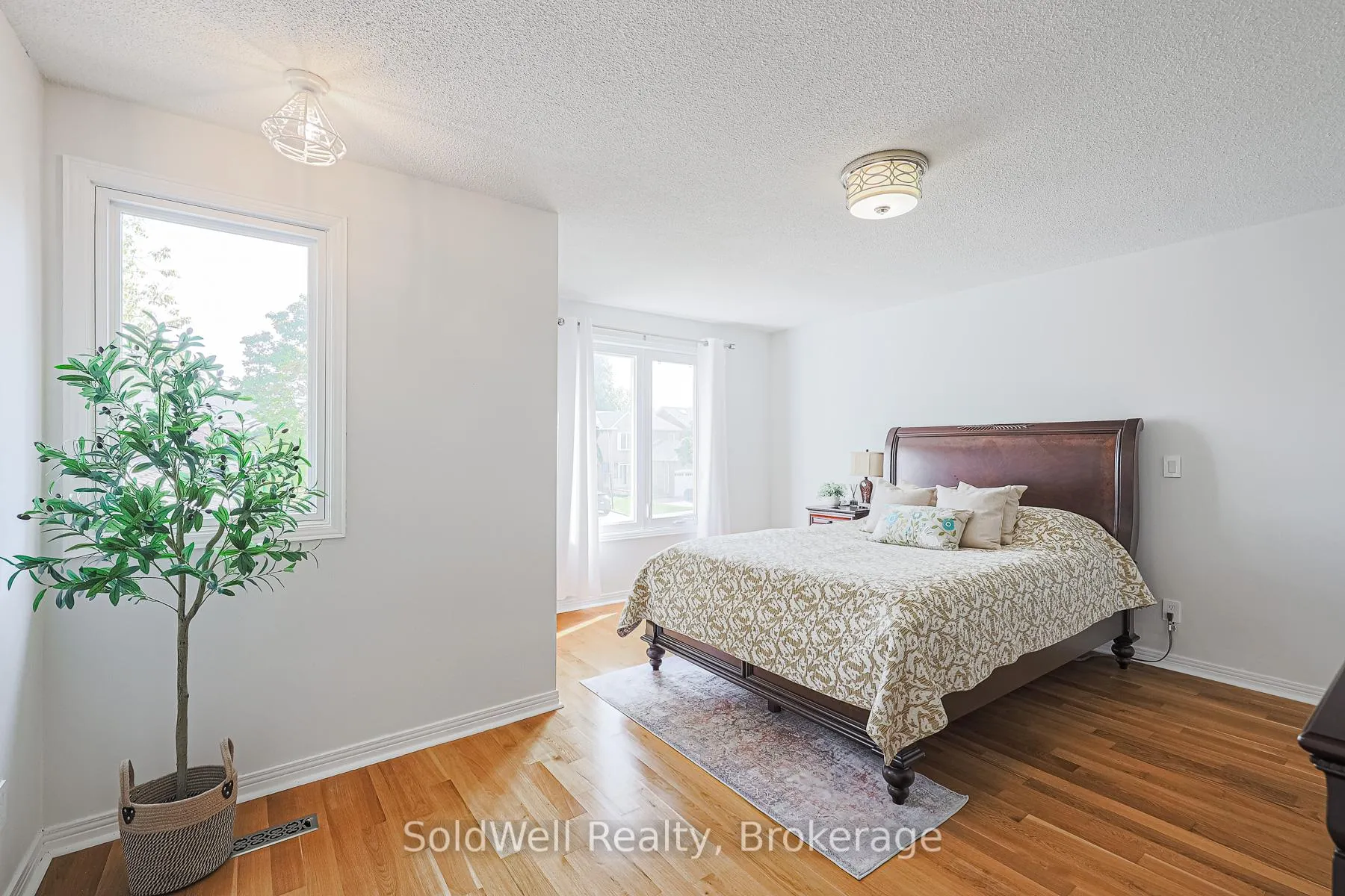 Photo 18 of 160 Charles Street, Vaughan, Crestwood-Springfarm-Yorkhill — HOMEH