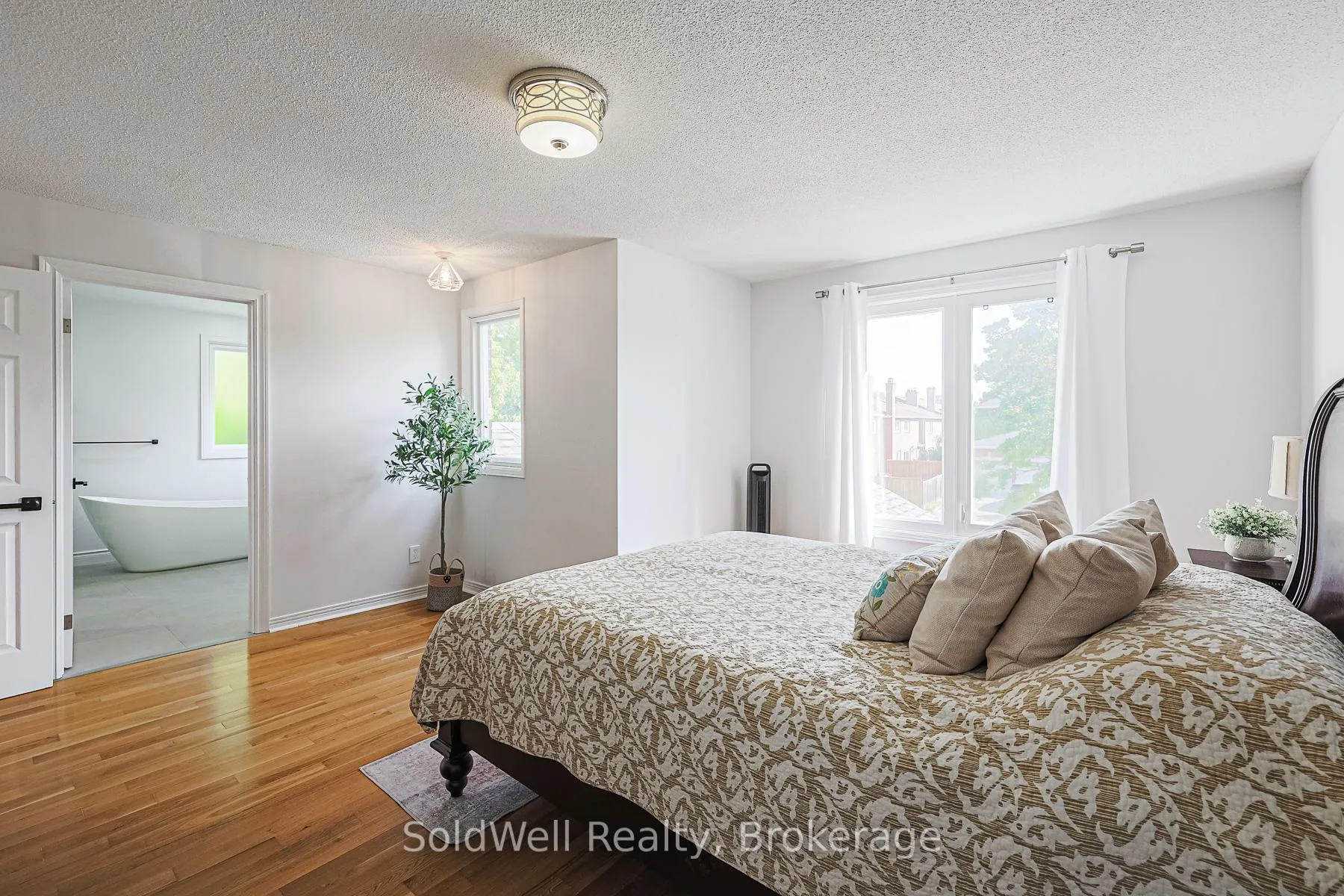 Photo 19 of 160 Charles Street, Vaughan, Crestwood-Springfarm-Yorkhill — HOMEH