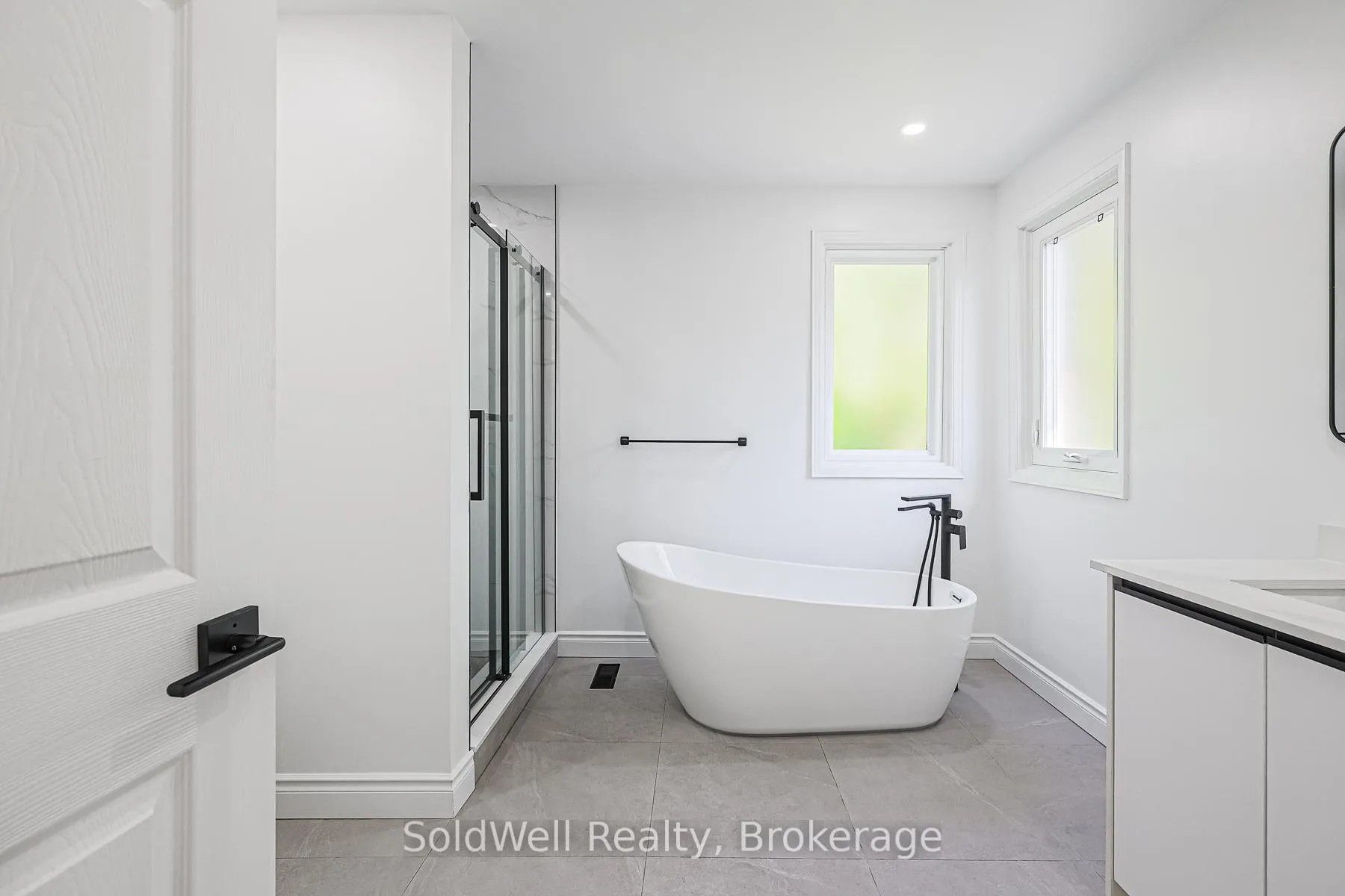 Photo 22 of 160 Charles Street, Vaughan, Crestwood-Springfarm-Yorkhill — HOMEH