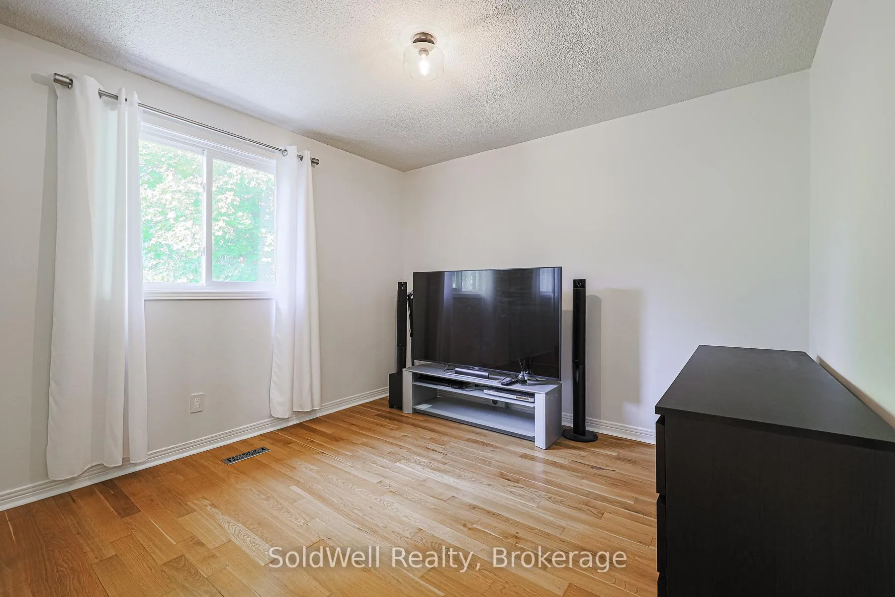 Photo 27 of 160 Charles Street, Vaughan, Crestwood-Springfarm-Yorkhill — HOMEH
