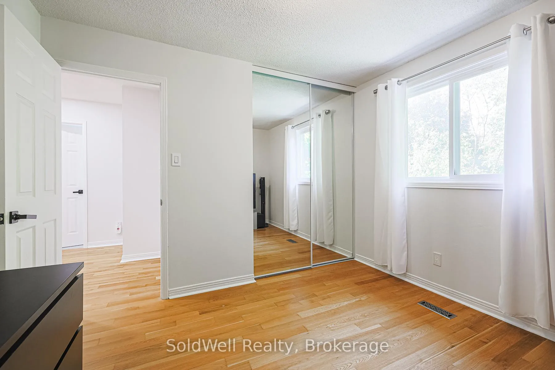 Photo 28 of 160 Charles Street, Vaughan, Crestwood-Springfarm-Yorkhill — HOMEH