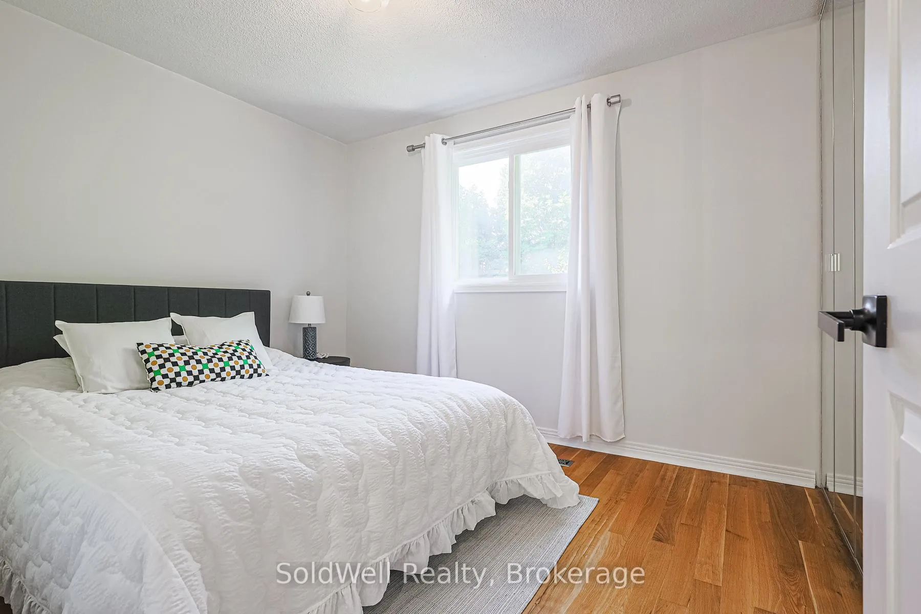 Photo 29 of 160 Charles Street, Vaughan, Crestwood-Springfarm-Yorkhill — HOMEH