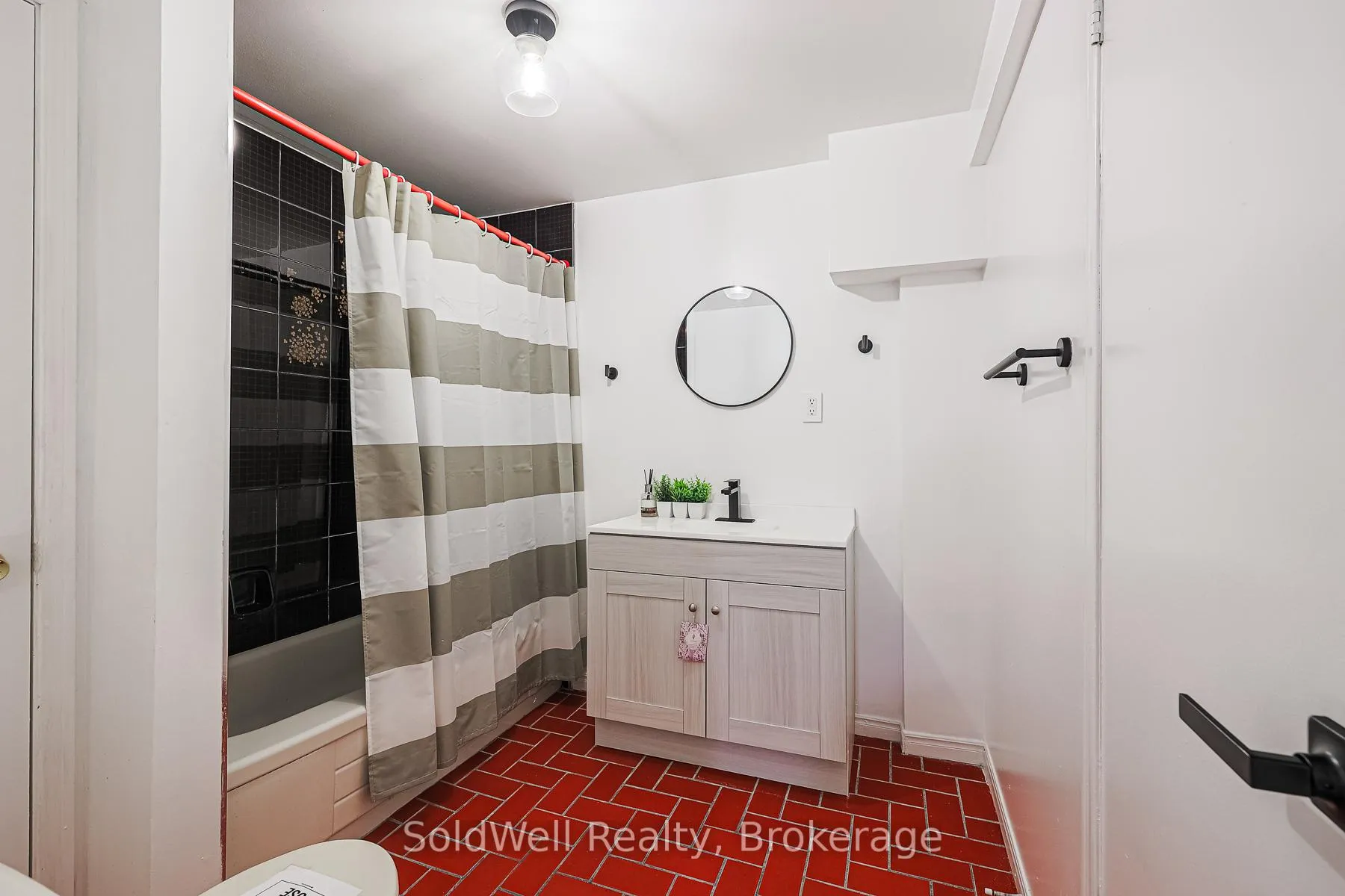 Photo 35 of 160 Charles Street, Vaughan, Crestwood-Springfarm-Yorkhill — HOMEH