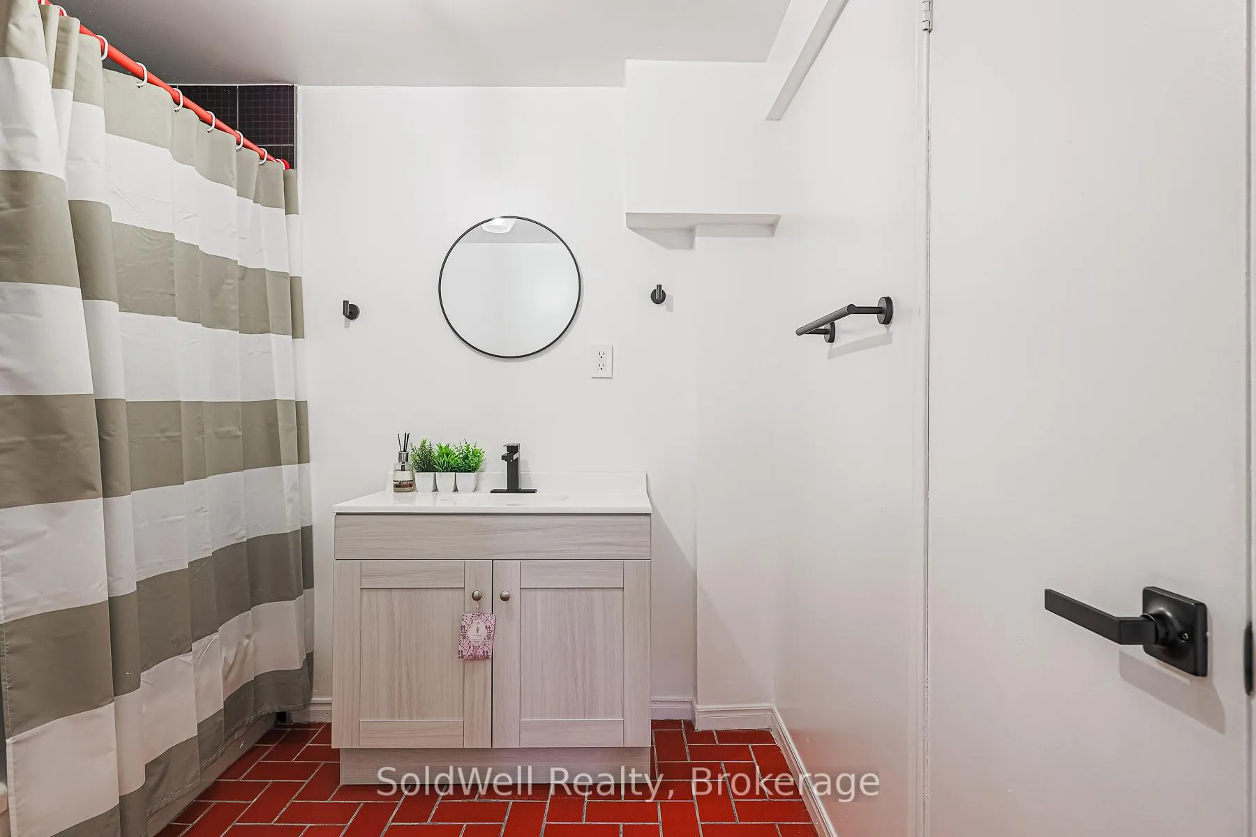 Photo 36 of 160 Charles Street, Vaughan, Crestwood-Springfarm-Yorkhill — HOMEH