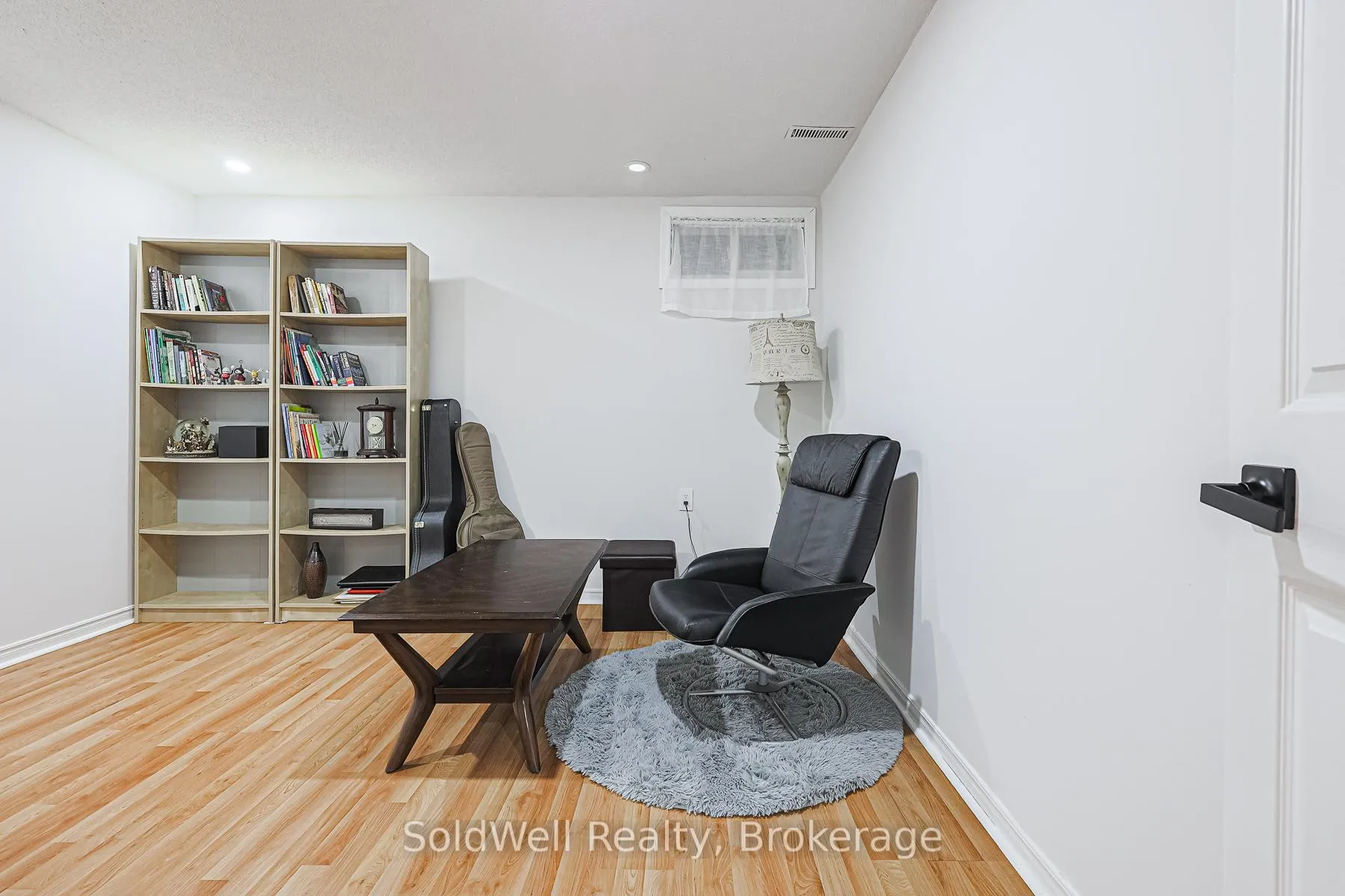 Photo 37 of 160 Charles Street, Vaughan, Crestwood-Springfarm-Yorkhill — HOMEH