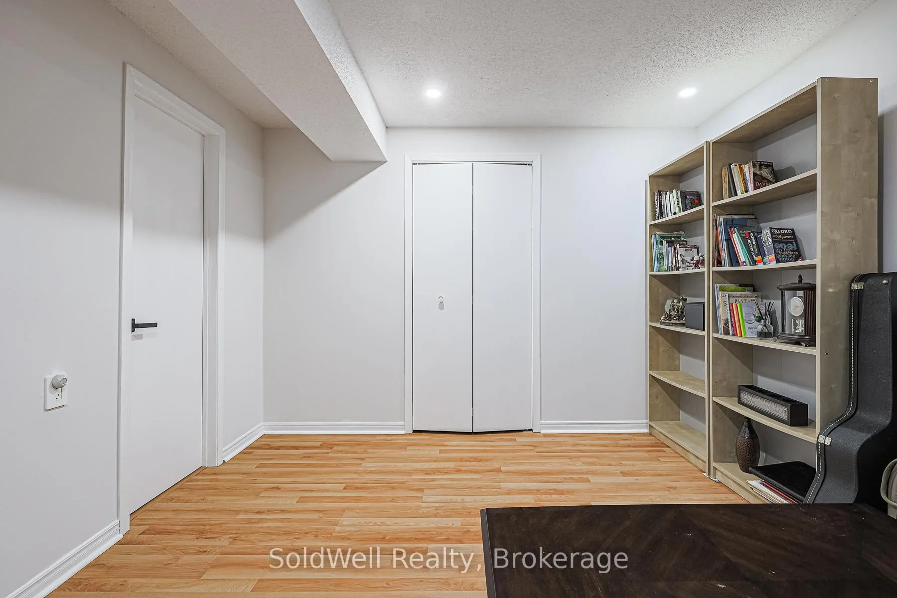 Photo 38 of 160 Charles Street, Vaughan, Crestwood-Springfarm-Yorkhill — HOMEH