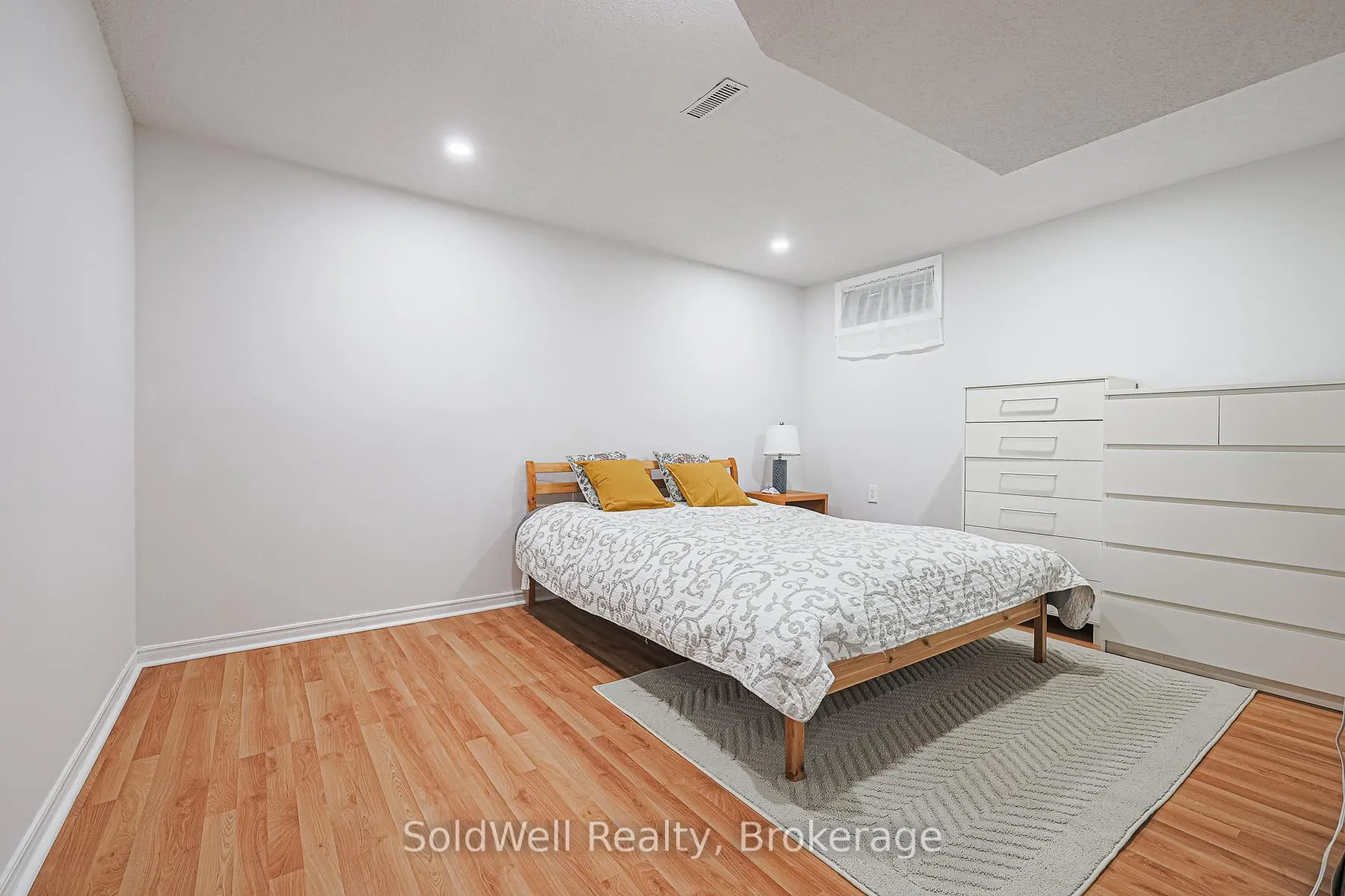 Photo 40 of 160 Charles Street, Vaughan, Crestwood-Springfarm-Yorkhill — HOMEH
