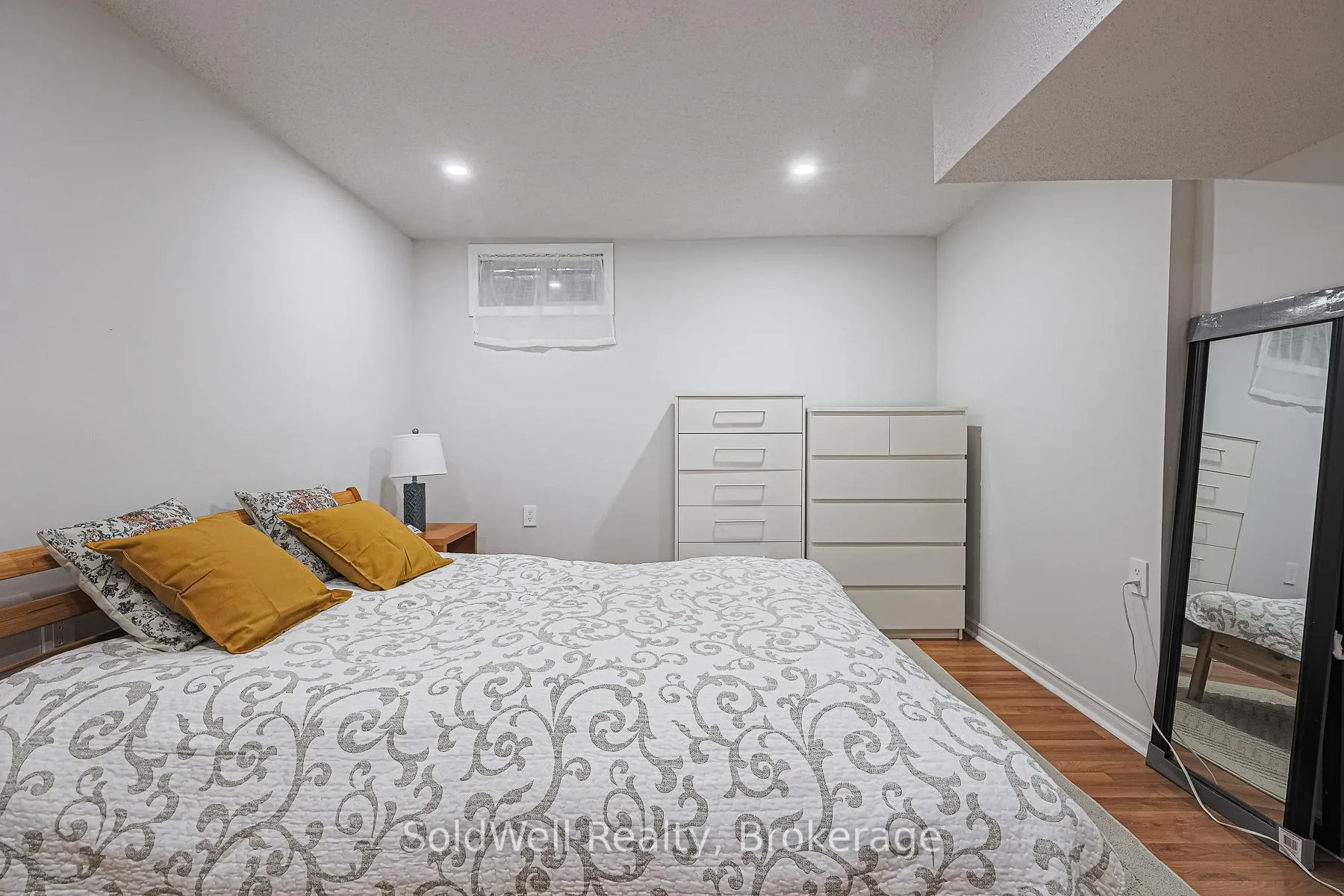 Photo 41 of 160 Charles Street, Vaughan, Crestwood-Springfarm-Yorkhill — HOMEH
