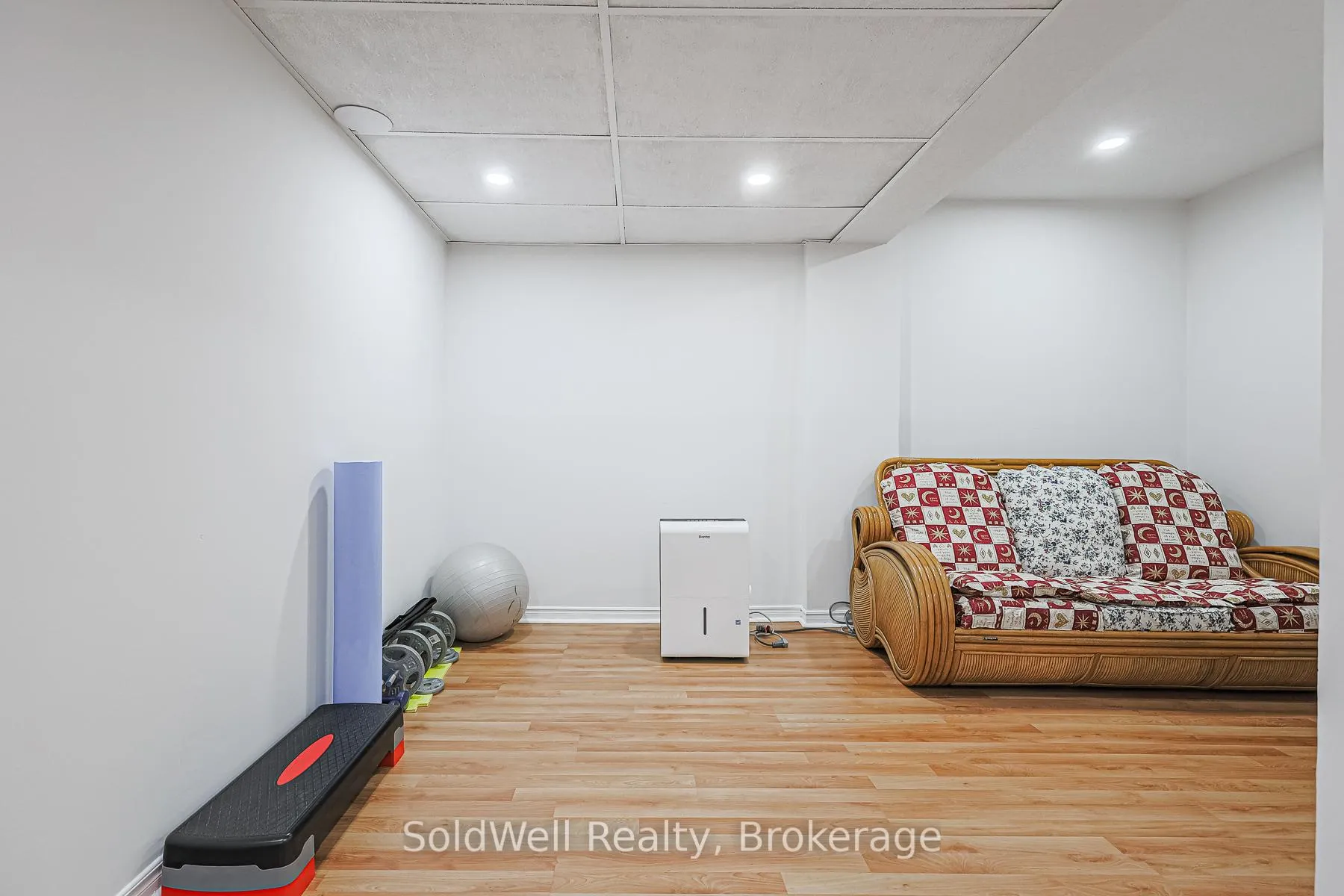 Photo 44 of 160 Charles Street, Vaughan, Crestwood-Springfarm-Yorkhill — HOMEH