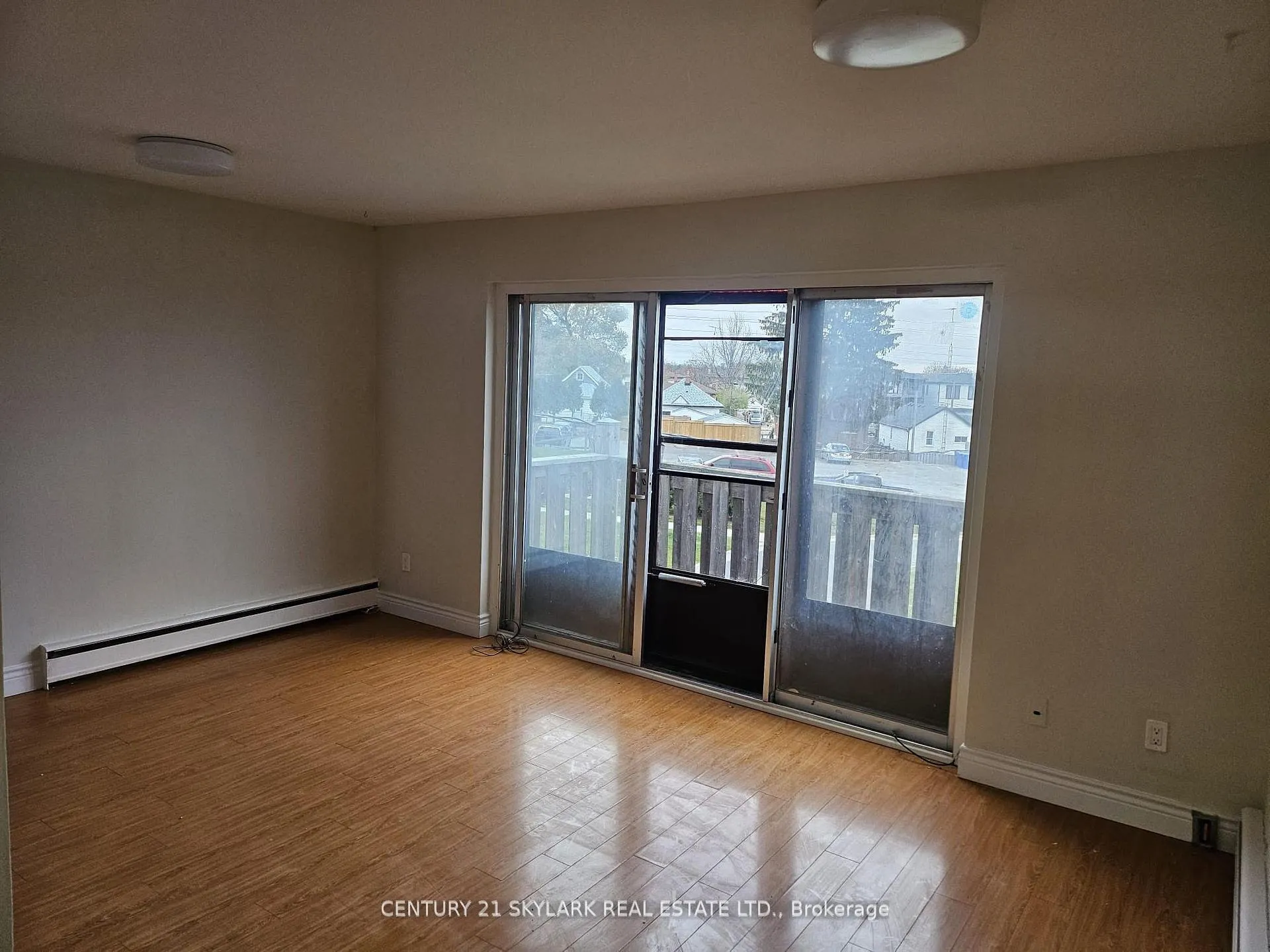 Photo 4 of Unit 5, 371 Elgin Court, Oshawa, McLaughlin — HOMEH