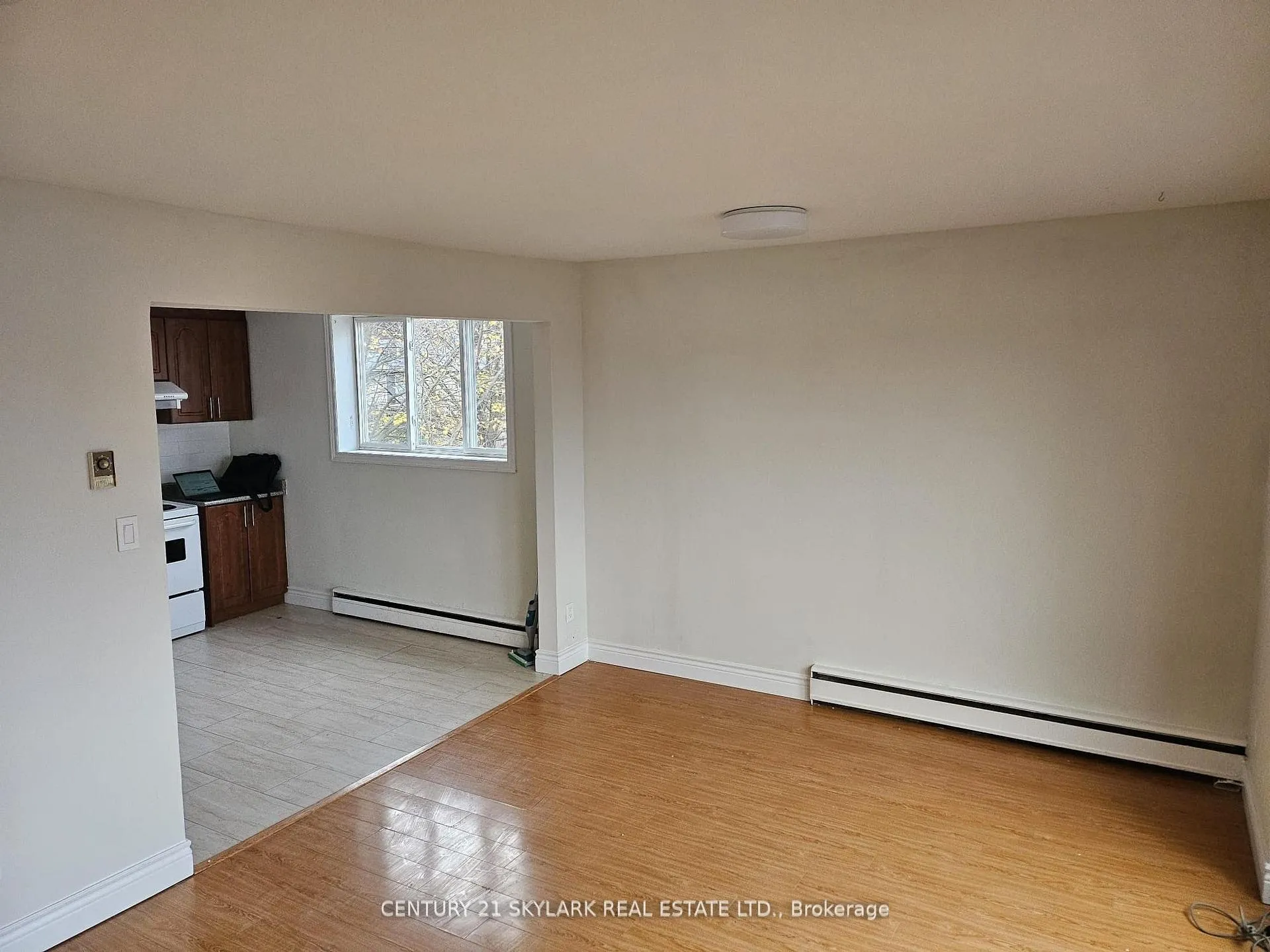Photo 5 of Unit 5, 371 Elgin Court, Oshawa, McLaughlin — HOMEH