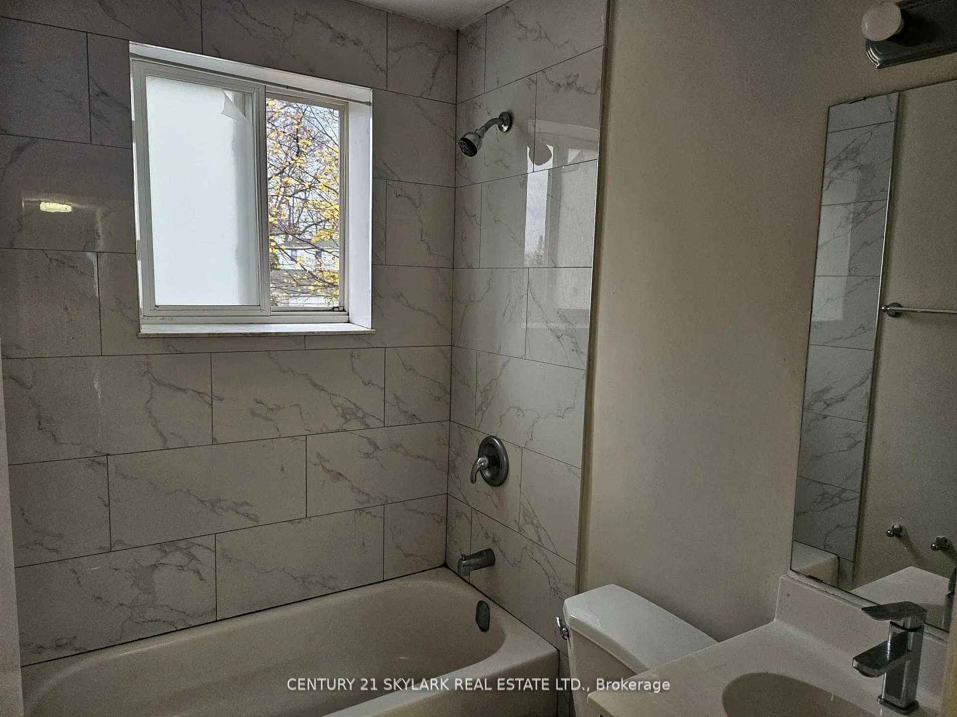 Photo 8 of Unit 5, 371 Elgin Court, Oshawa, McLaughlin — HOMEH