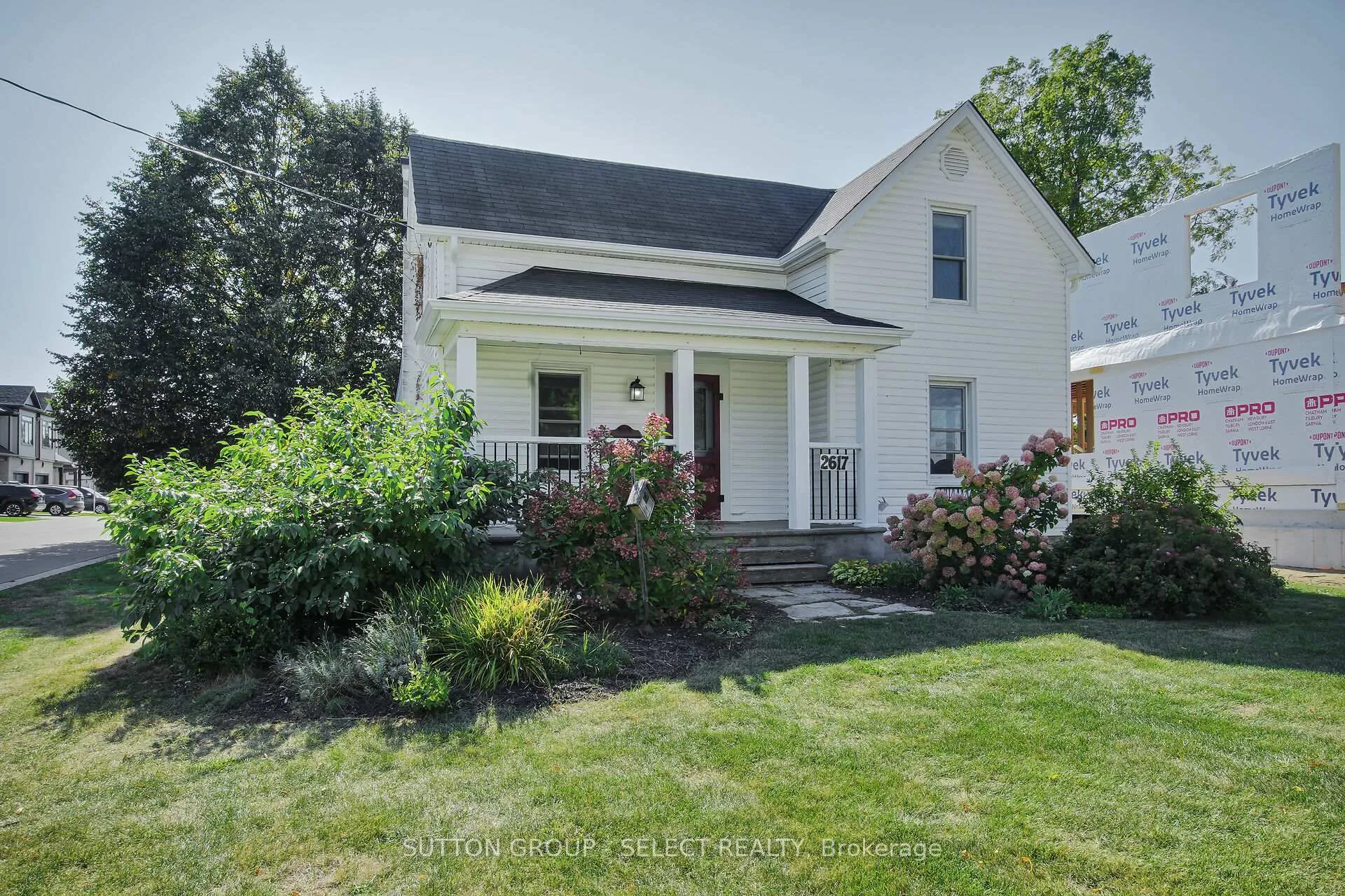 Photo 2 of 2617 Queens Street, Strathroy-Caradoc, Mount Brydges — HOMEH