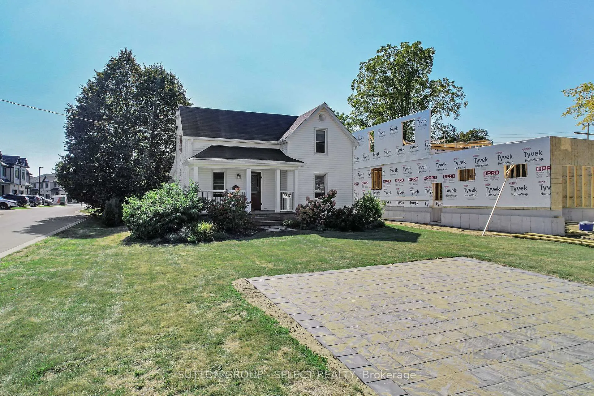 Photo 3 of 2617 Queens Street, Strathroy-Caradoc, Mount Brydges — HOMEH