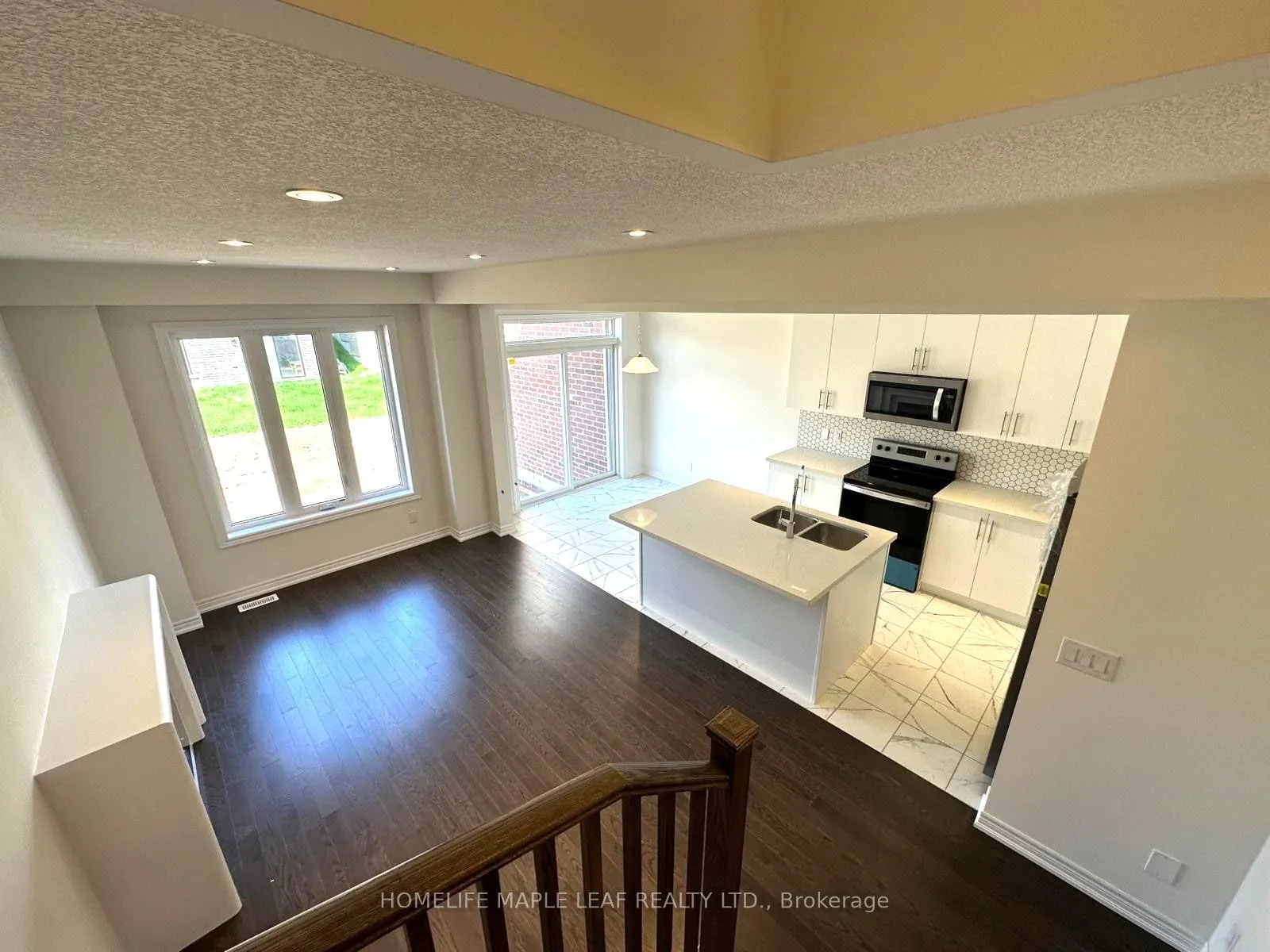 Photo 3 of 84 Grassbourne Avenue N, Kitchener — HOMEH