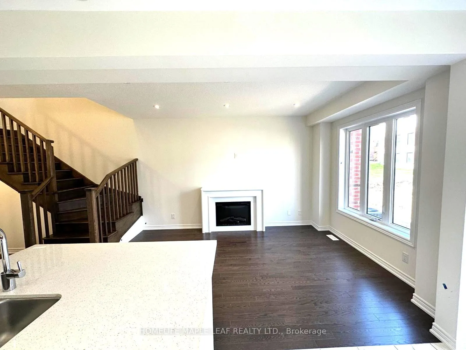 Photo 4 of 84 Grassbourne Avenue N, Kitchener — HOMEH