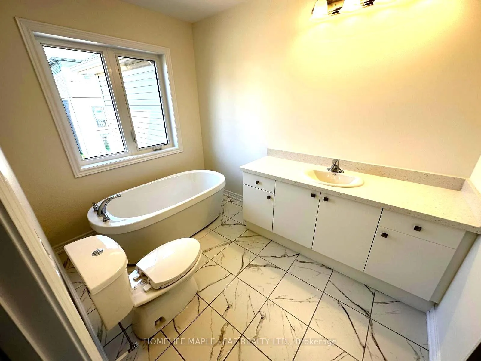 Photo 10 of 84 Grassbourne Avenue N, Kitchener — HOMEH