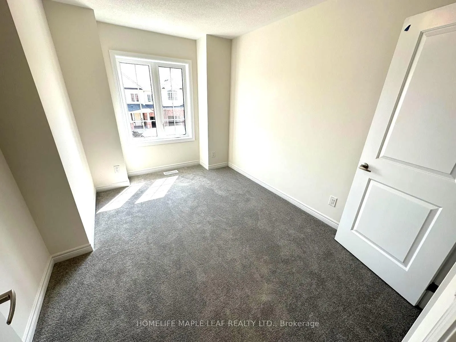 Photo 12 of 84 Grassbourne Avenue N, Kitchener — HOMEH