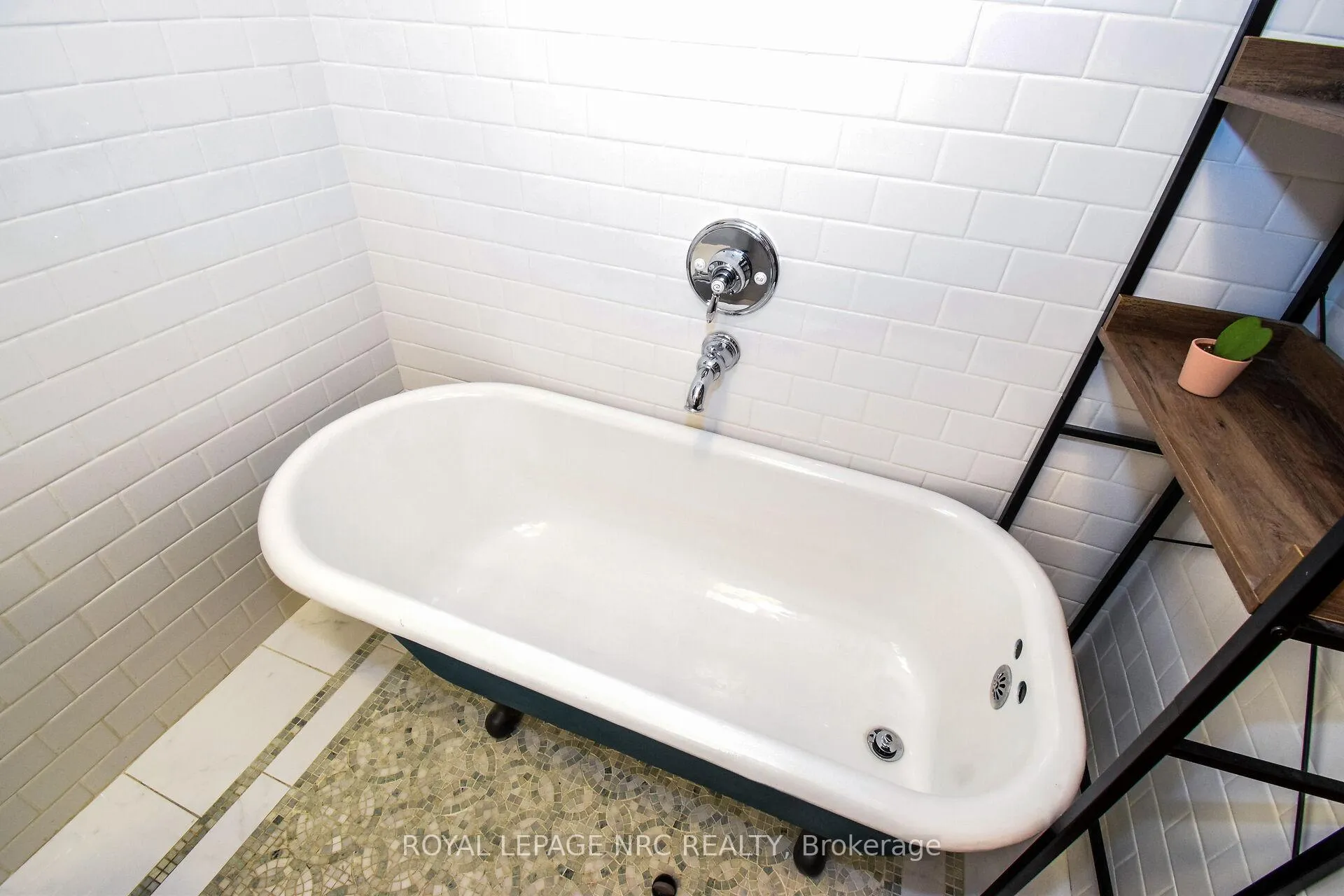 Photo 24 of 40 Louisa Street, St. Catharines, Downtown — HOMEH