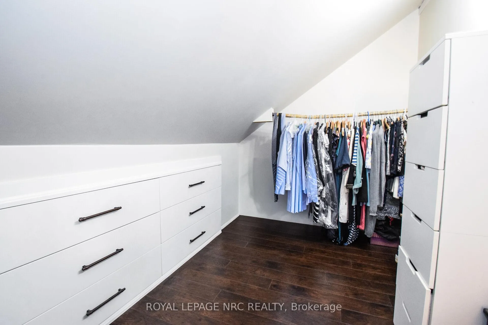 Photo 35 of 40 Louisa Street, St. Catharines, Downtown — HOMEH