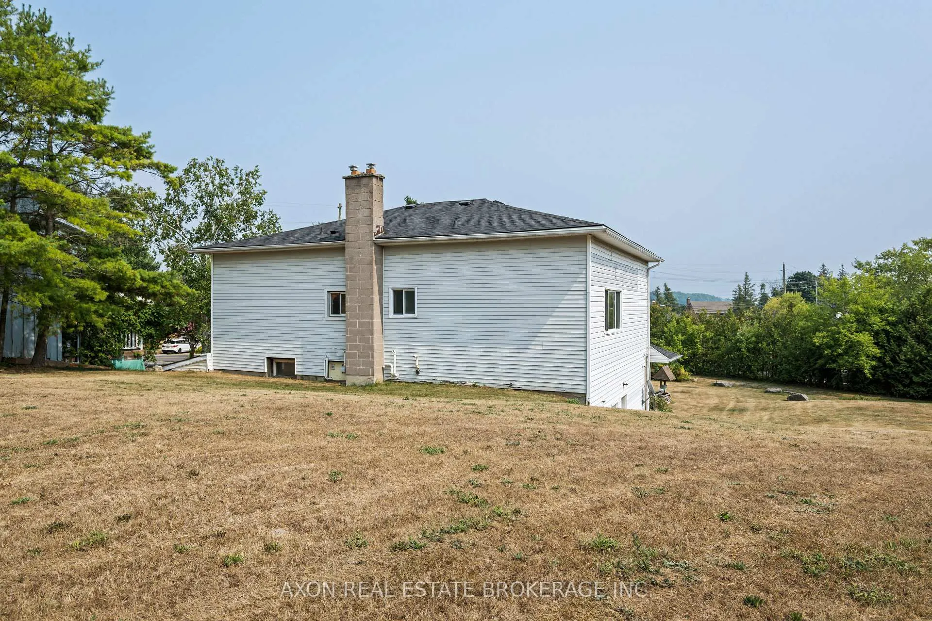 Photo 6 of 300-302 Coronation Boulevard, Loyalist, Amherstview — HOMEH