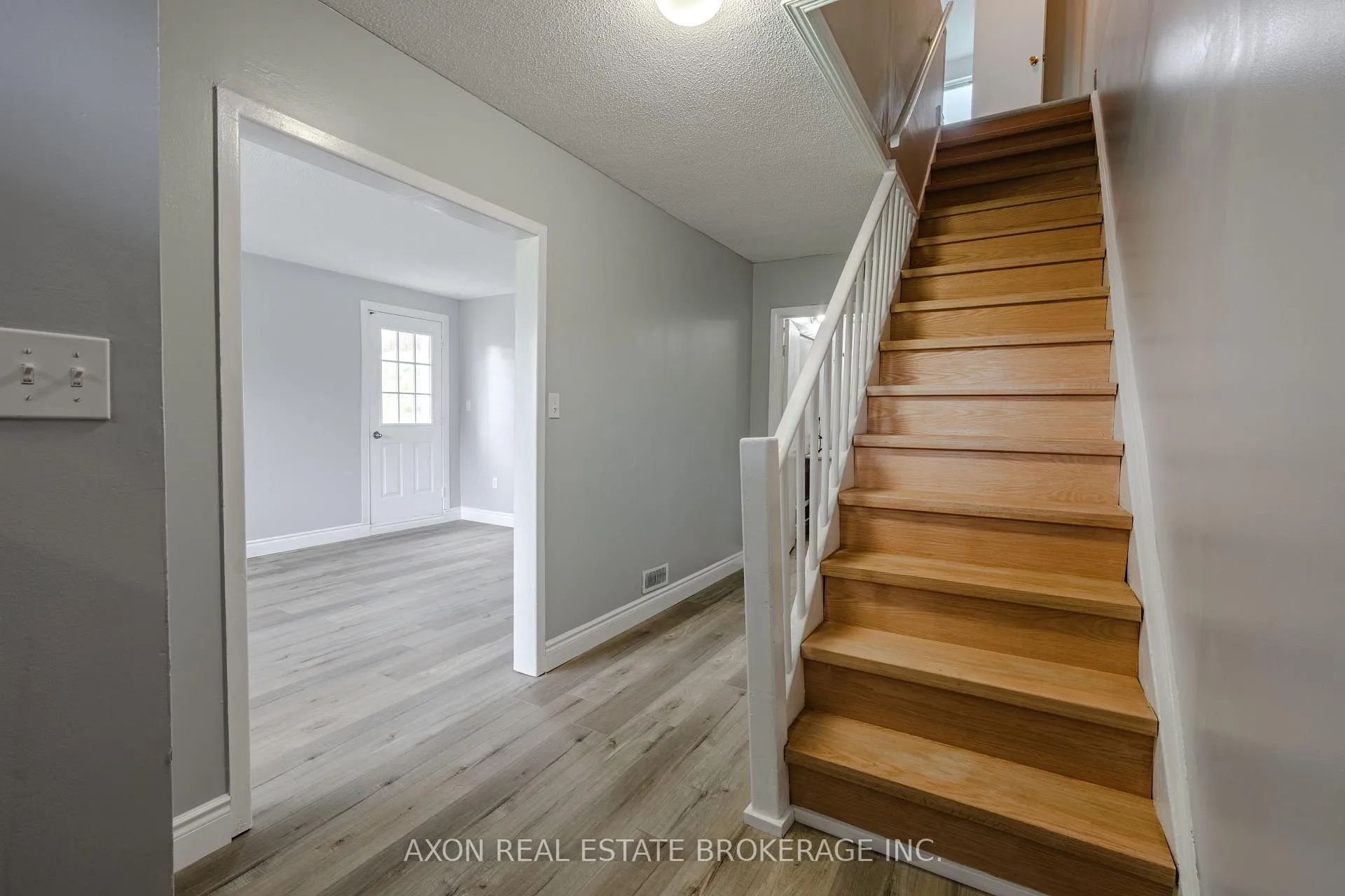 Photo 10 of 300-302 Coronation Boulevard, Loyalist, Amherstview — HOMEH