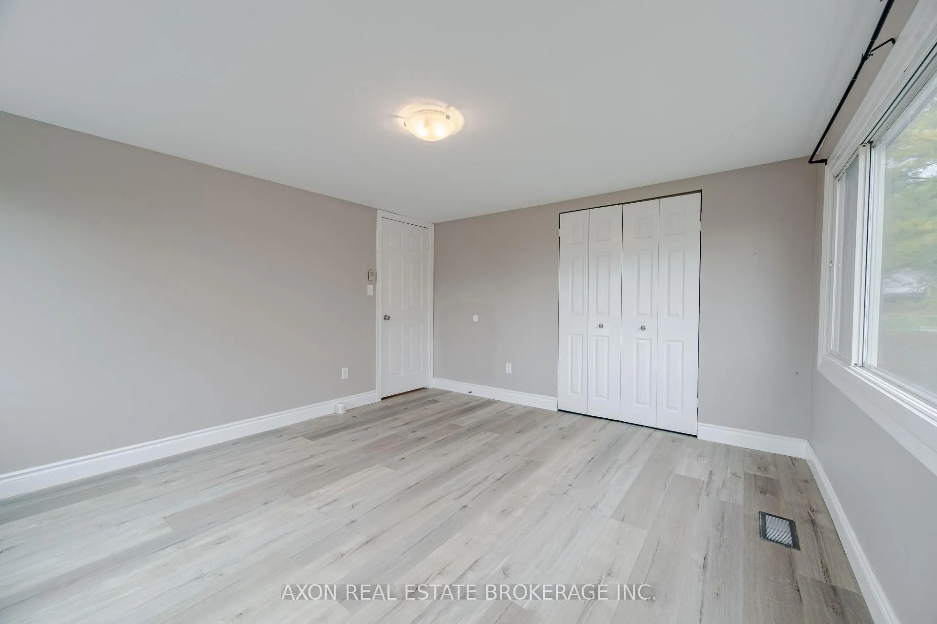 Photo 13 of 300-302 Coronation Boulevard, Loyalist, Amherstview — HOMEH
