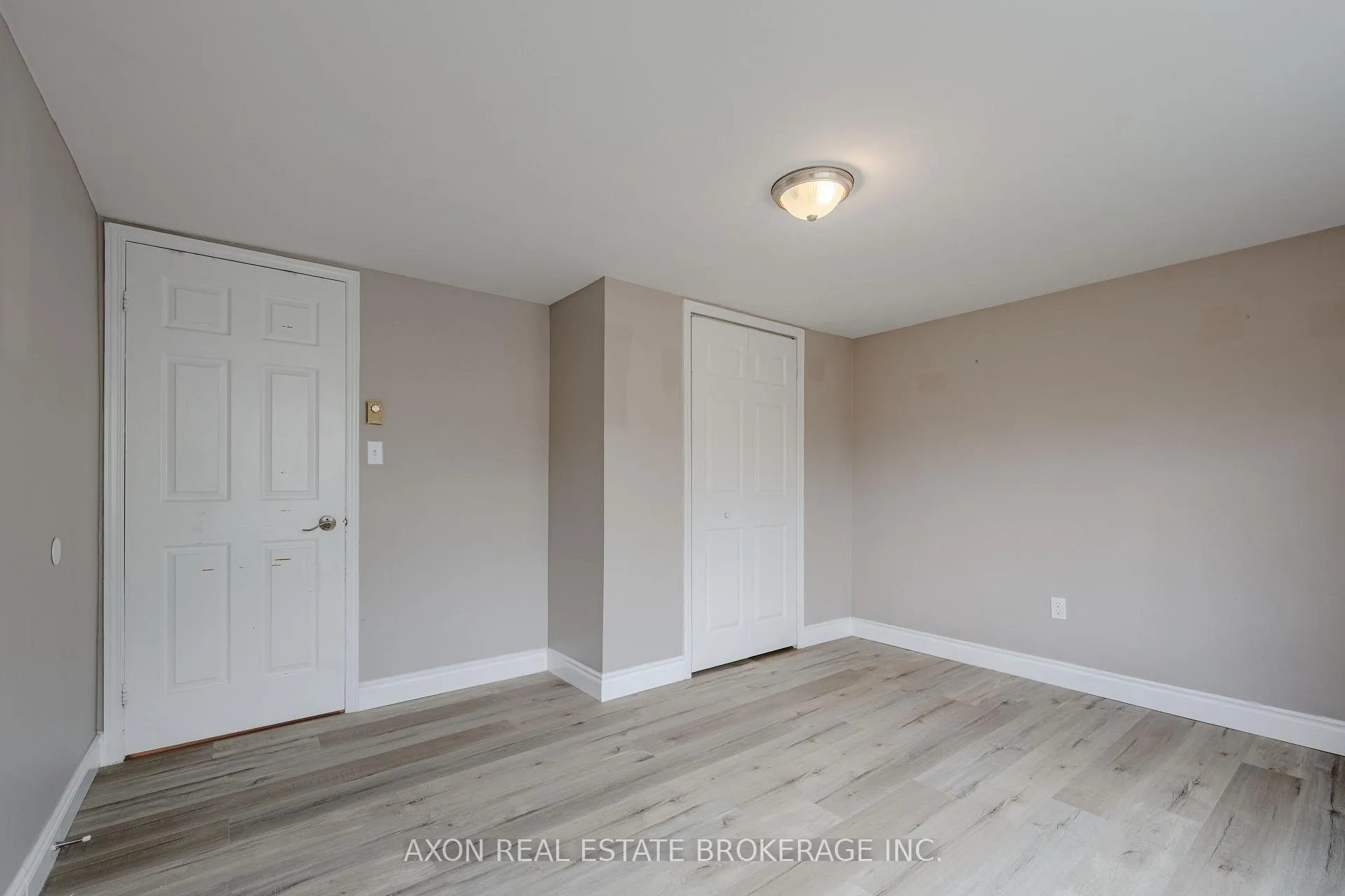 Photo 15 of 300-302 Coronation Boulevard, Loyalist, Amherstview — HOMEH
