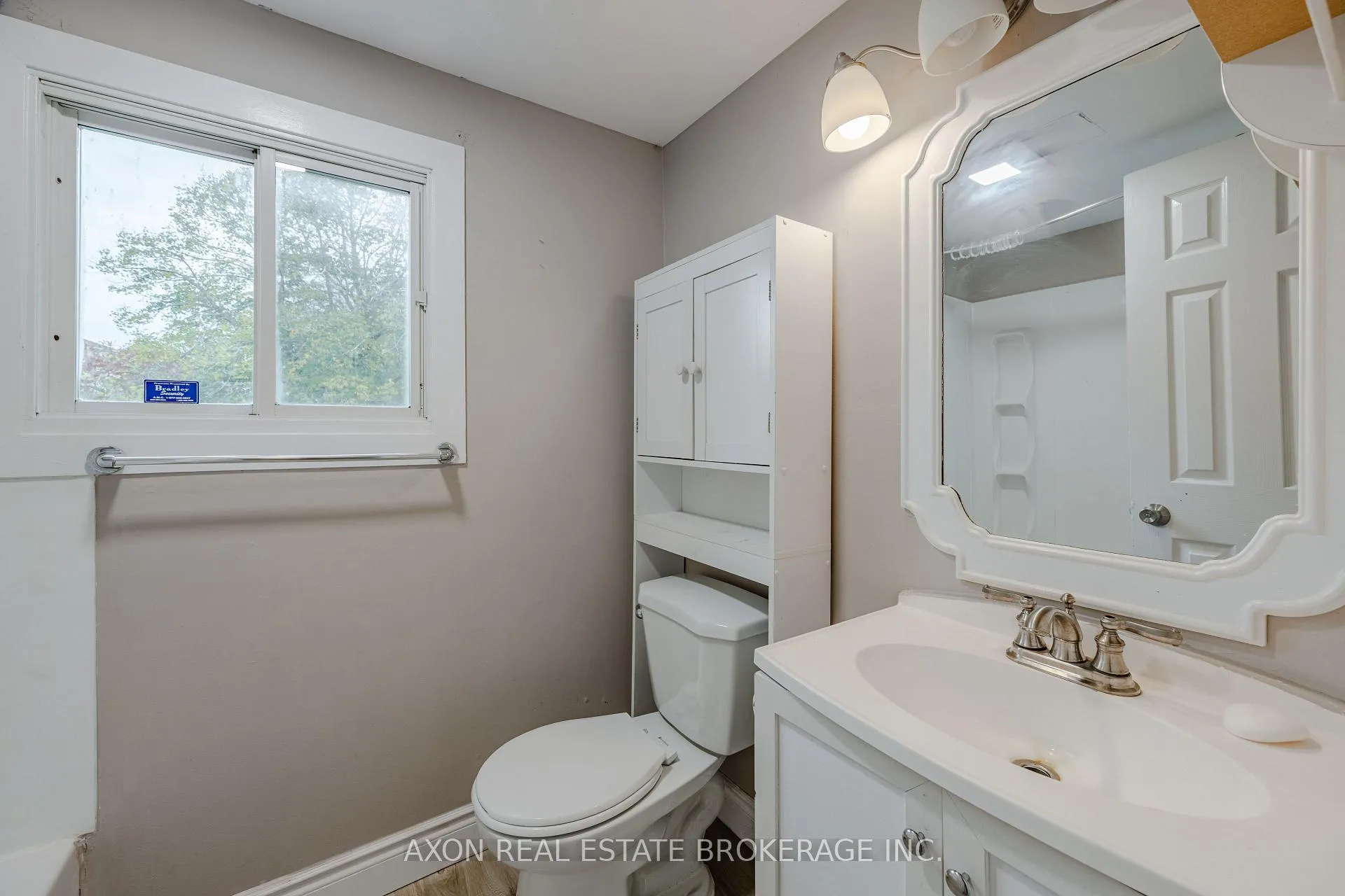 Photo 18 of 300-302 Coronation Boulevard, Loyalist, Amherstview — HOMEH