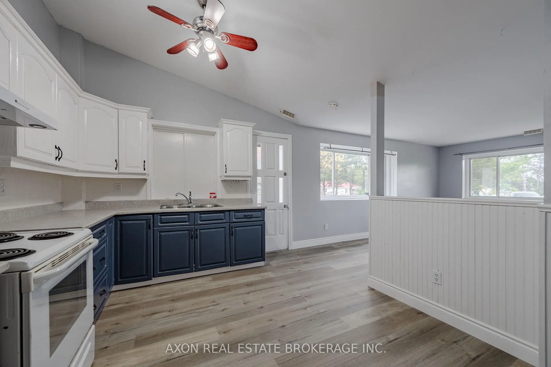 Photo 23 of 300-302 Coronation Boulevard, Loyalist, Amherstview — HOMEH
