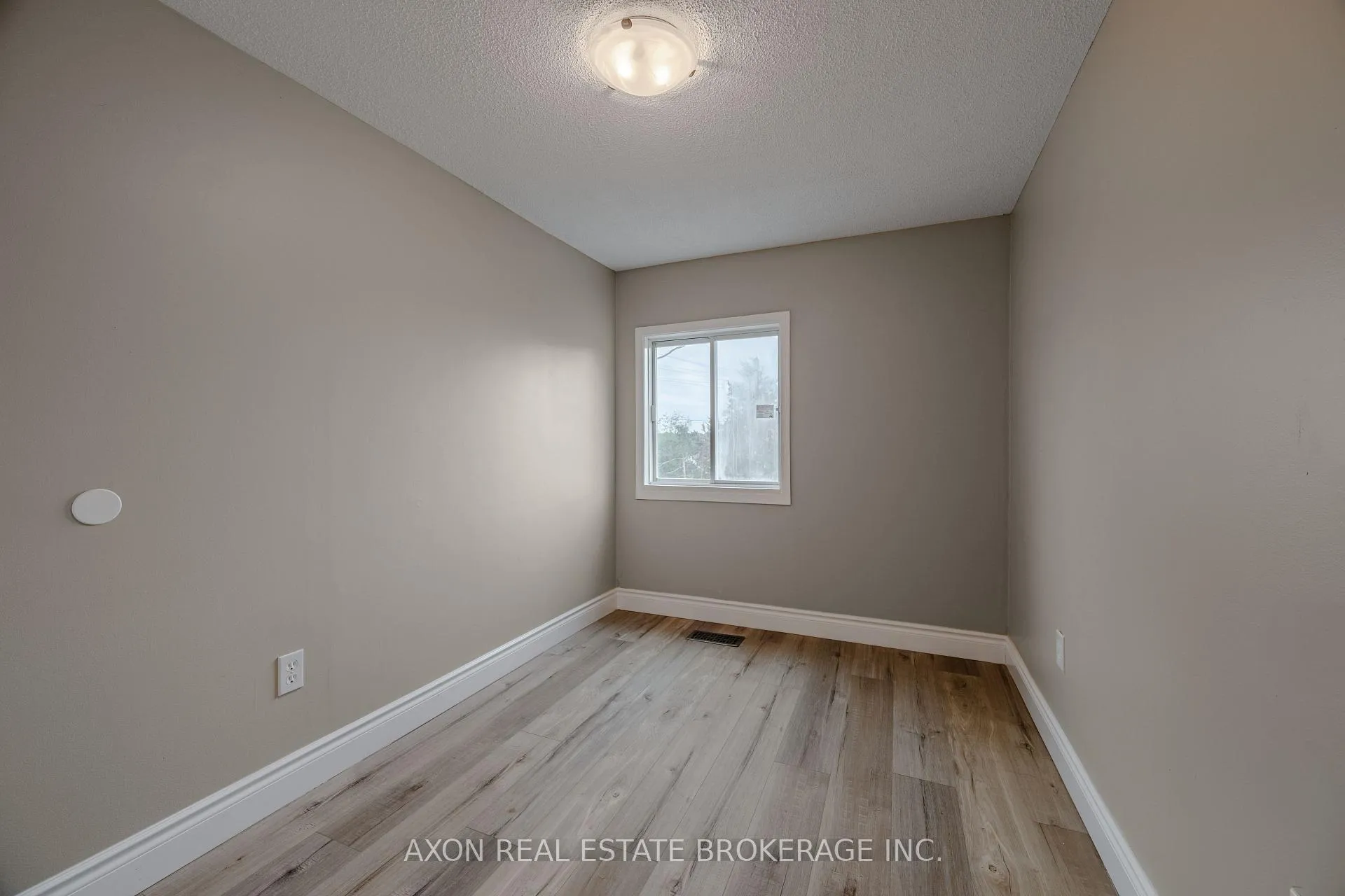 Photo 31 of 300-302 Coronation Boulevard, Loyalist, Amherstview — HOMEH
