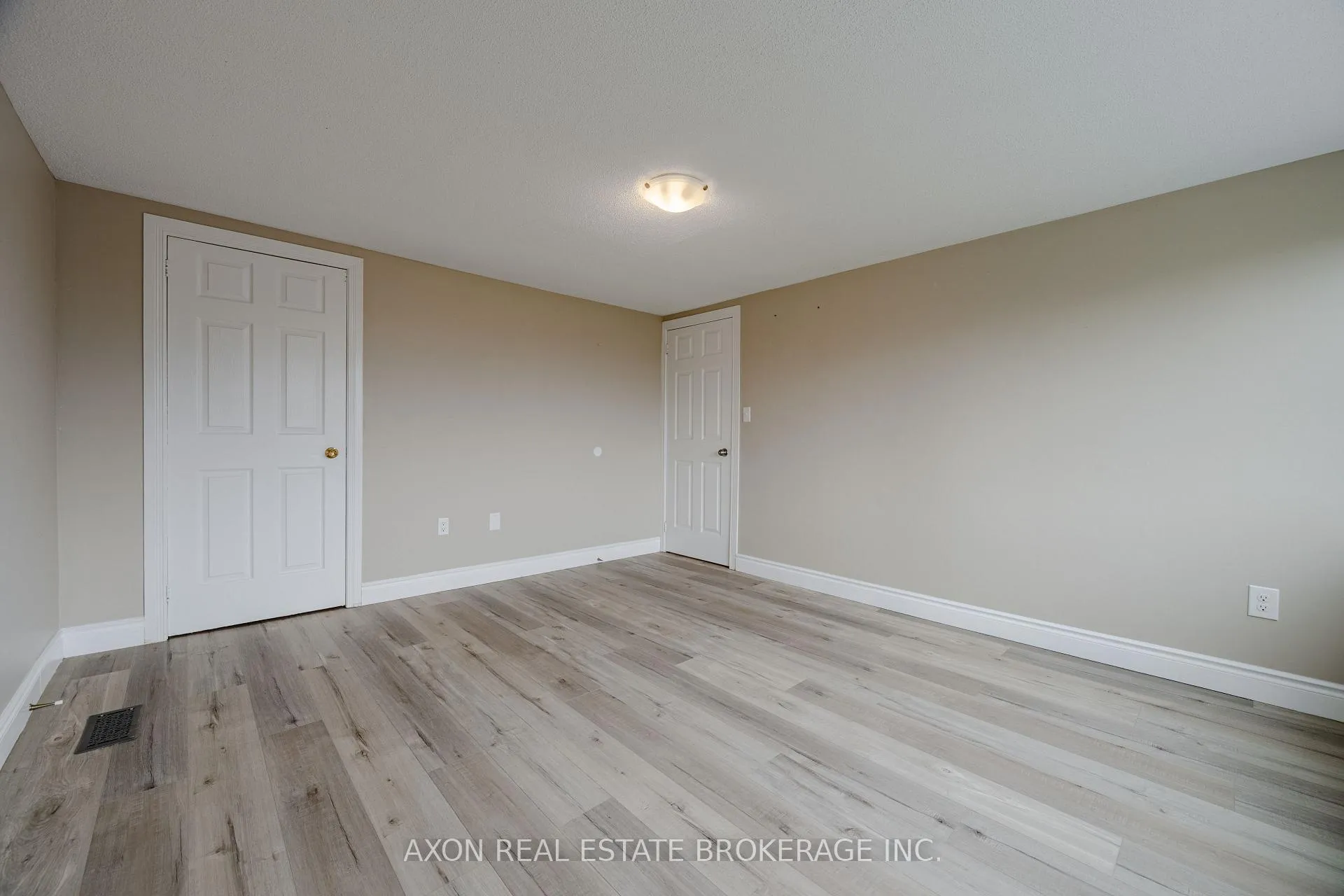 Photo 32 of 300-302 Coronation Boulevard, Loyalist, Amherstview — HOMEH