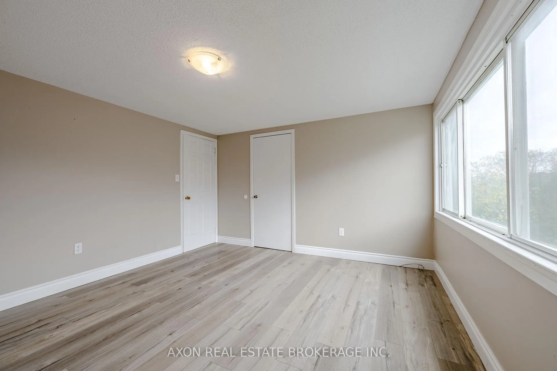 Photo 34 of 300-302 Coronation Boulevard, Loyalist, Amherstview — HOMEH