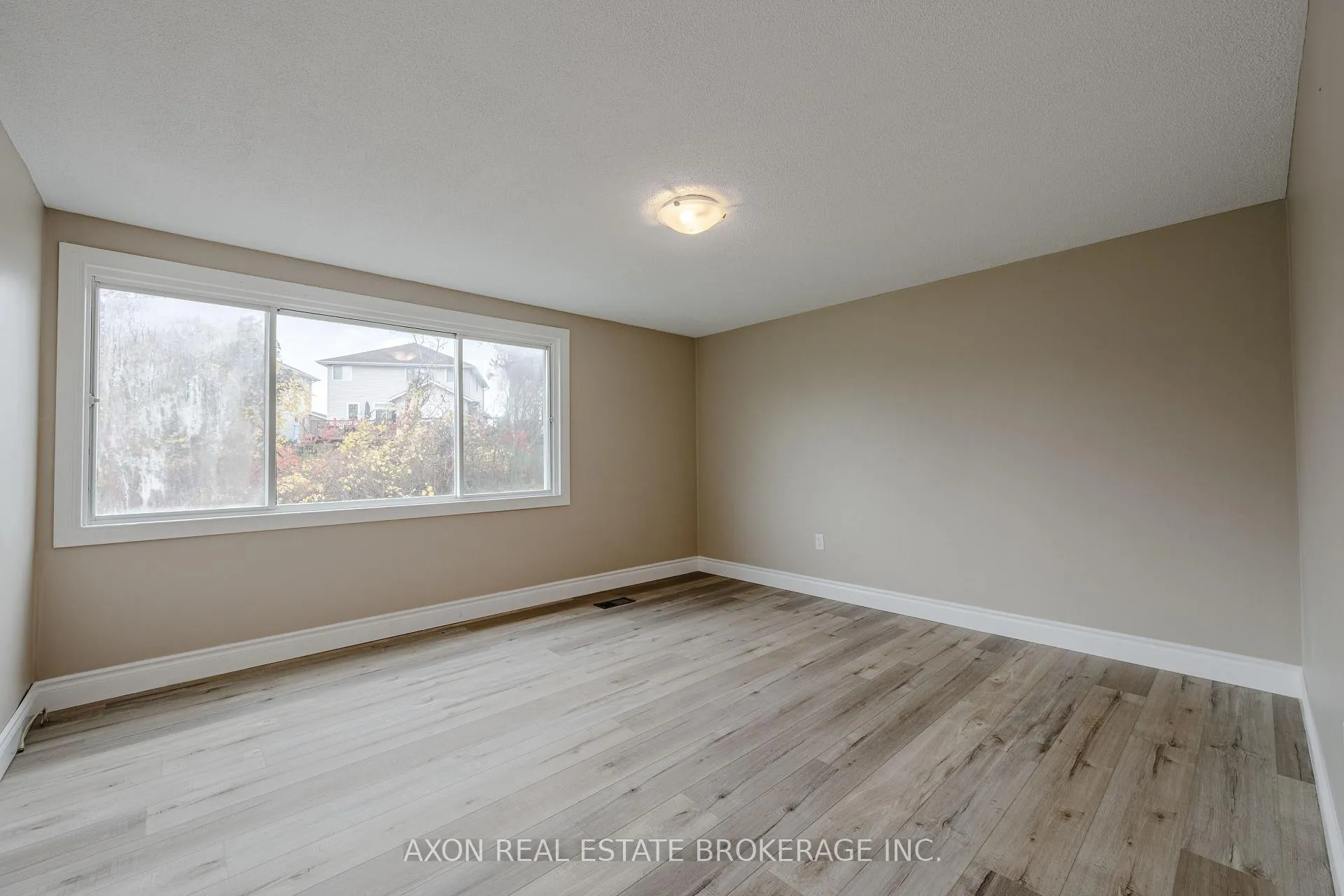 Photo 35 of 300-302 Coronation Boulevard, Loyalist, Amherstview — HOMEH