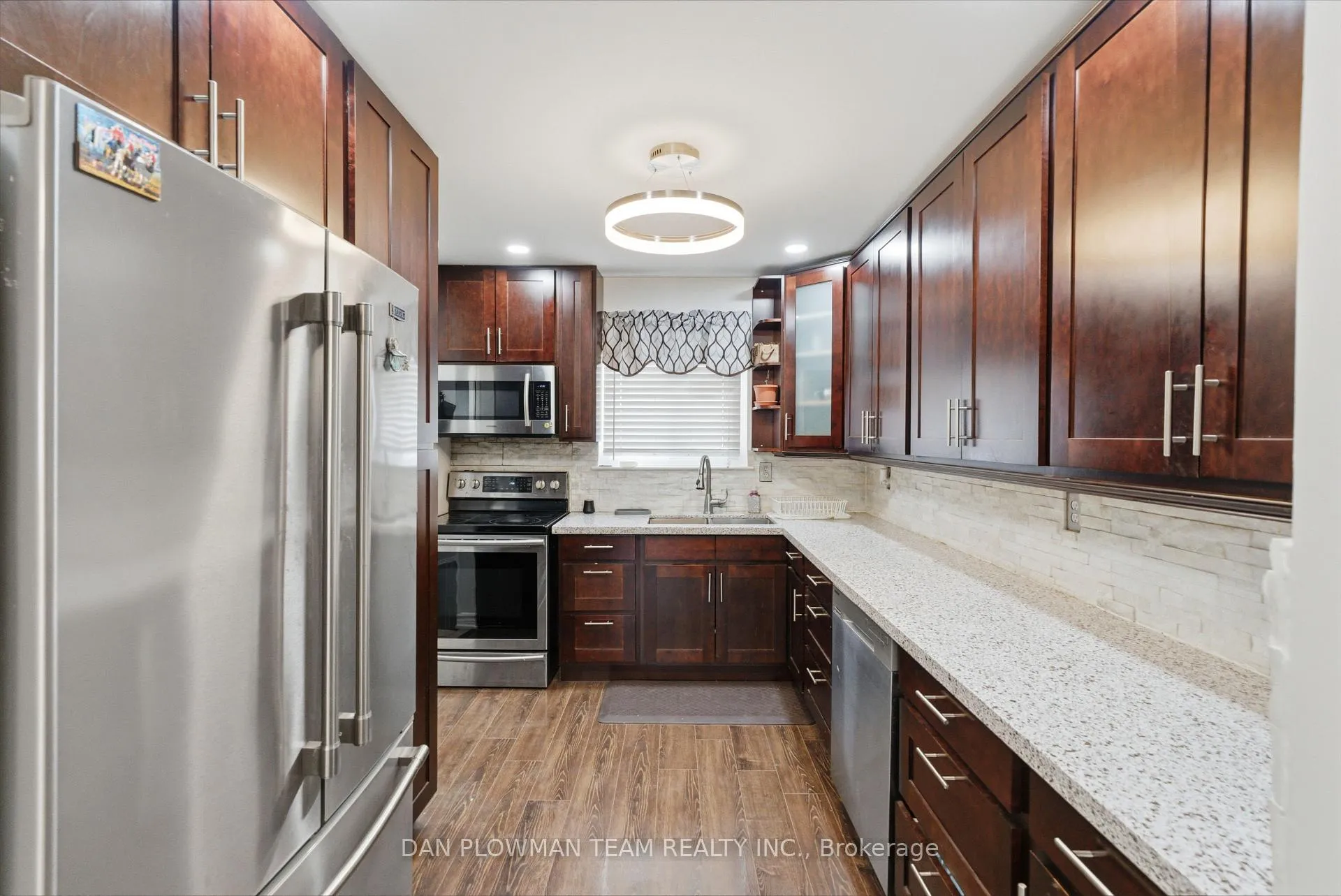 Photo 10 of 303 Phillip Murray Avenue, Oshawa, Lakeview — HOMEH