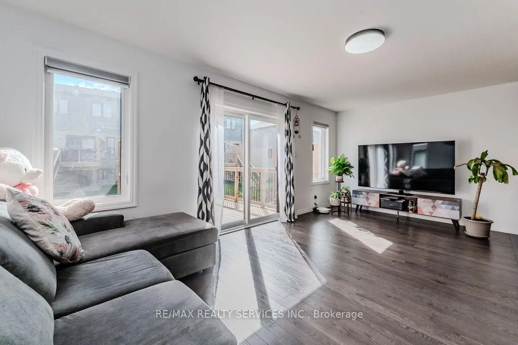 Photo 7 of 15 Pony Way, Kitchener — HOMEH