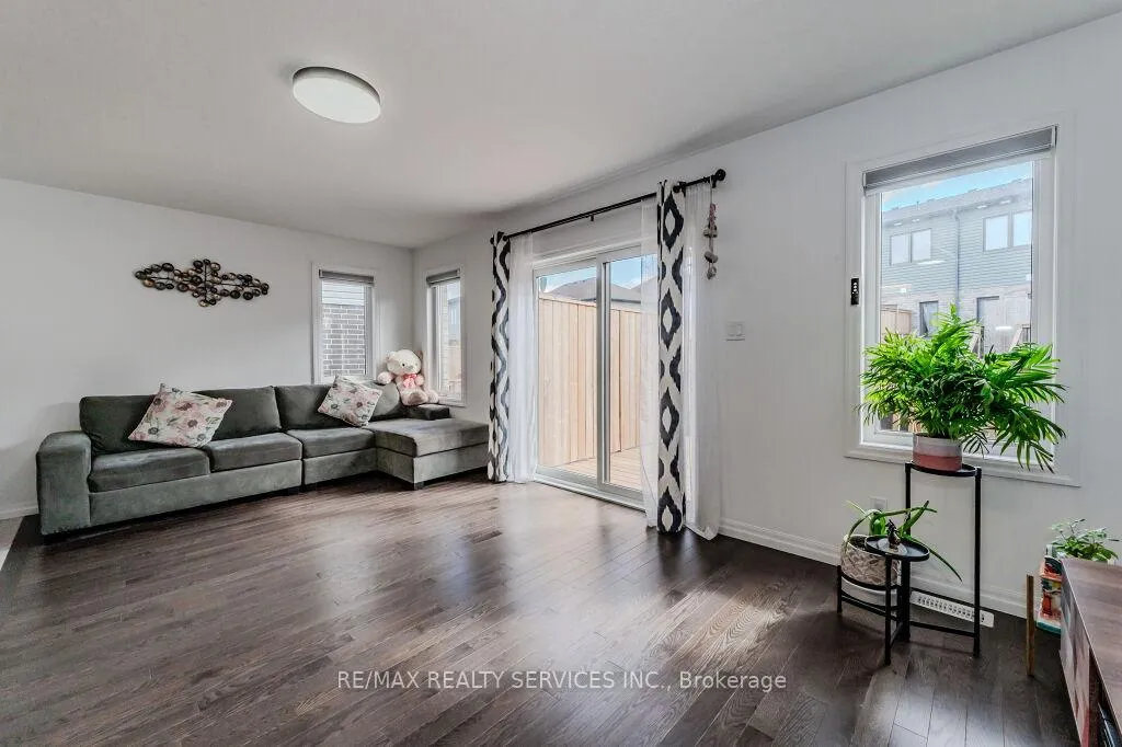 Photo 8 of 15 Pony Way, Kitchener — HOMEH