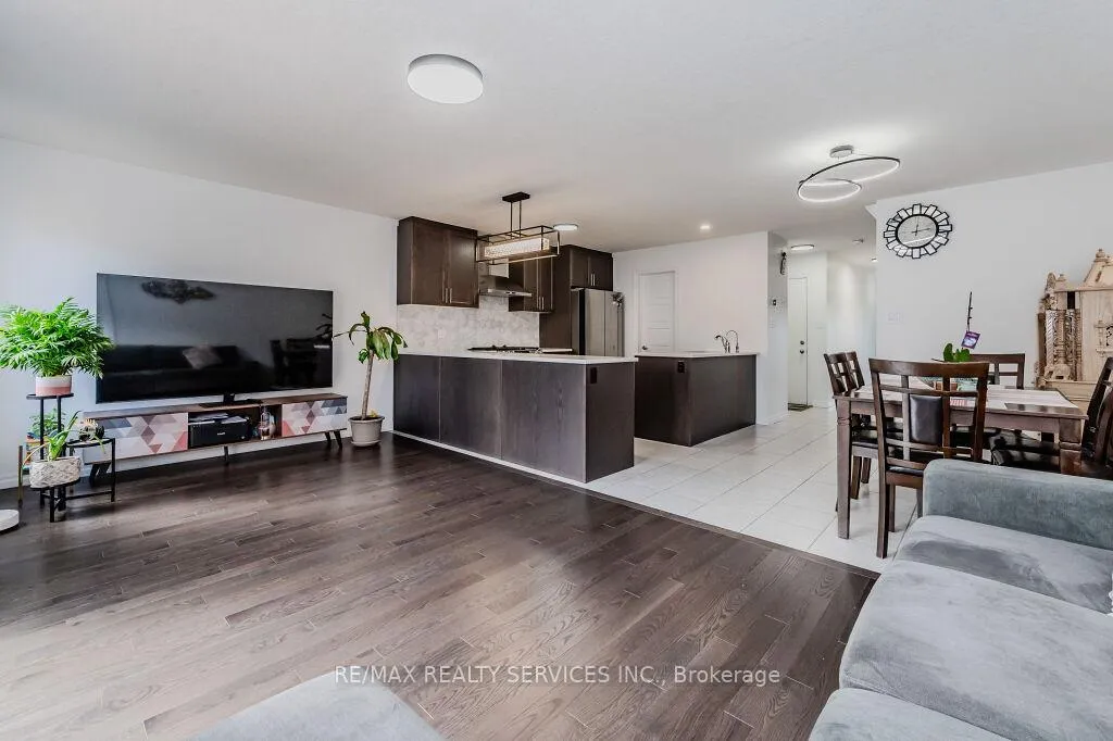 Photo 9 of 15 Pony Way, Kitchener — HOMEH