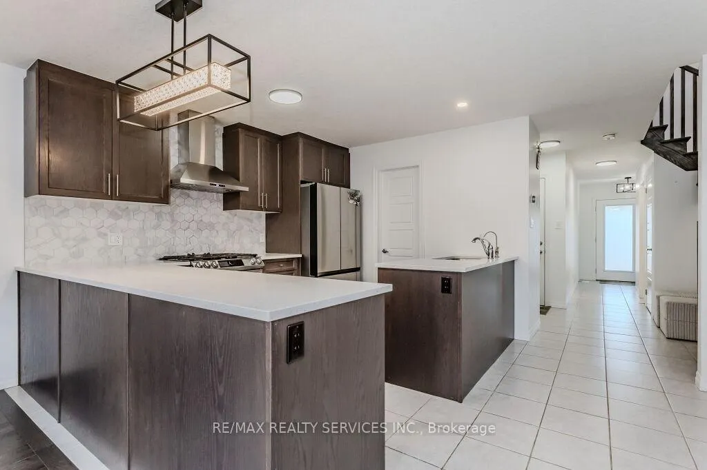 Photo 11 of 15 Pony Way, Kitchener — HOMEH