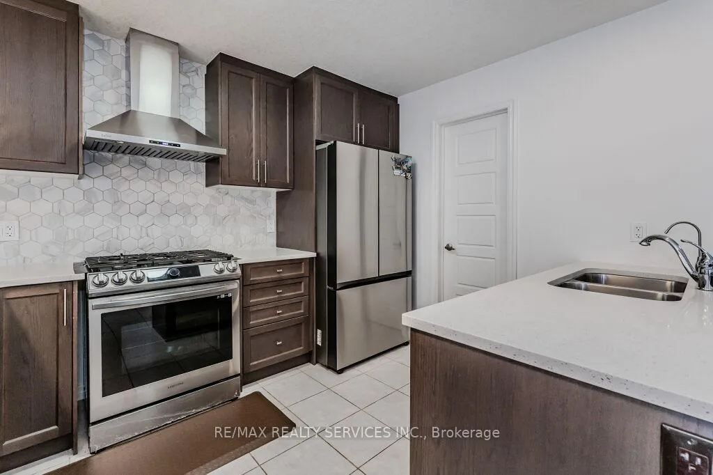 Photo 13 of 15 Pony Way, Kitchener — HOMEH