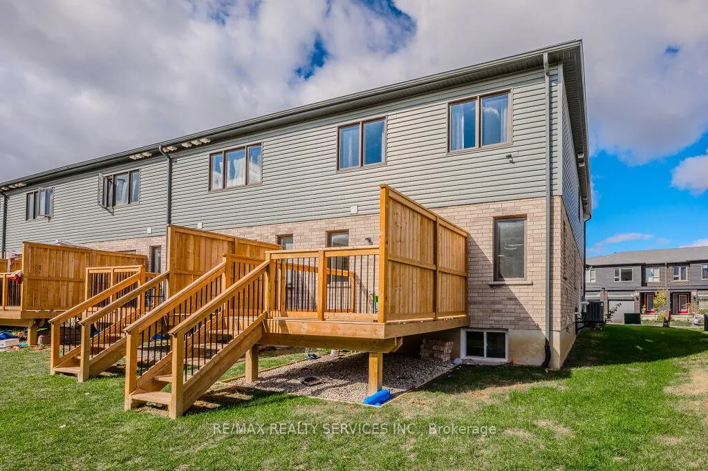 Photo 33 of 15 Pony Way, Kitchener — HOMEH